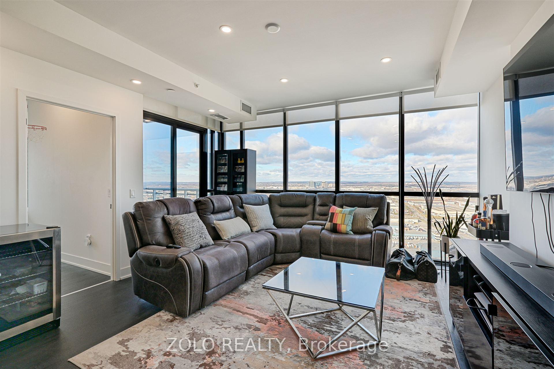 2 Bedrooms Condo at 2908 highway 7,  Vaughan For sale