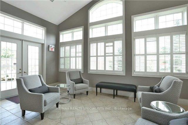 2 Bedrooms Condo at 1470 Bishops, Oakville For sale