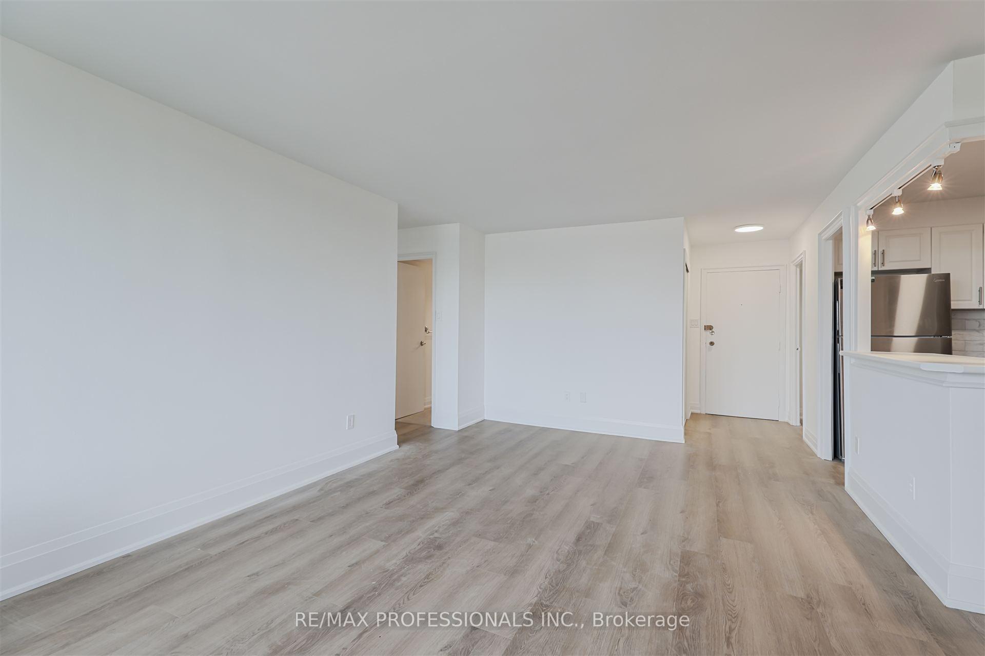 3 Bedrooms Condo at 11 Neilson, Toronto For sale