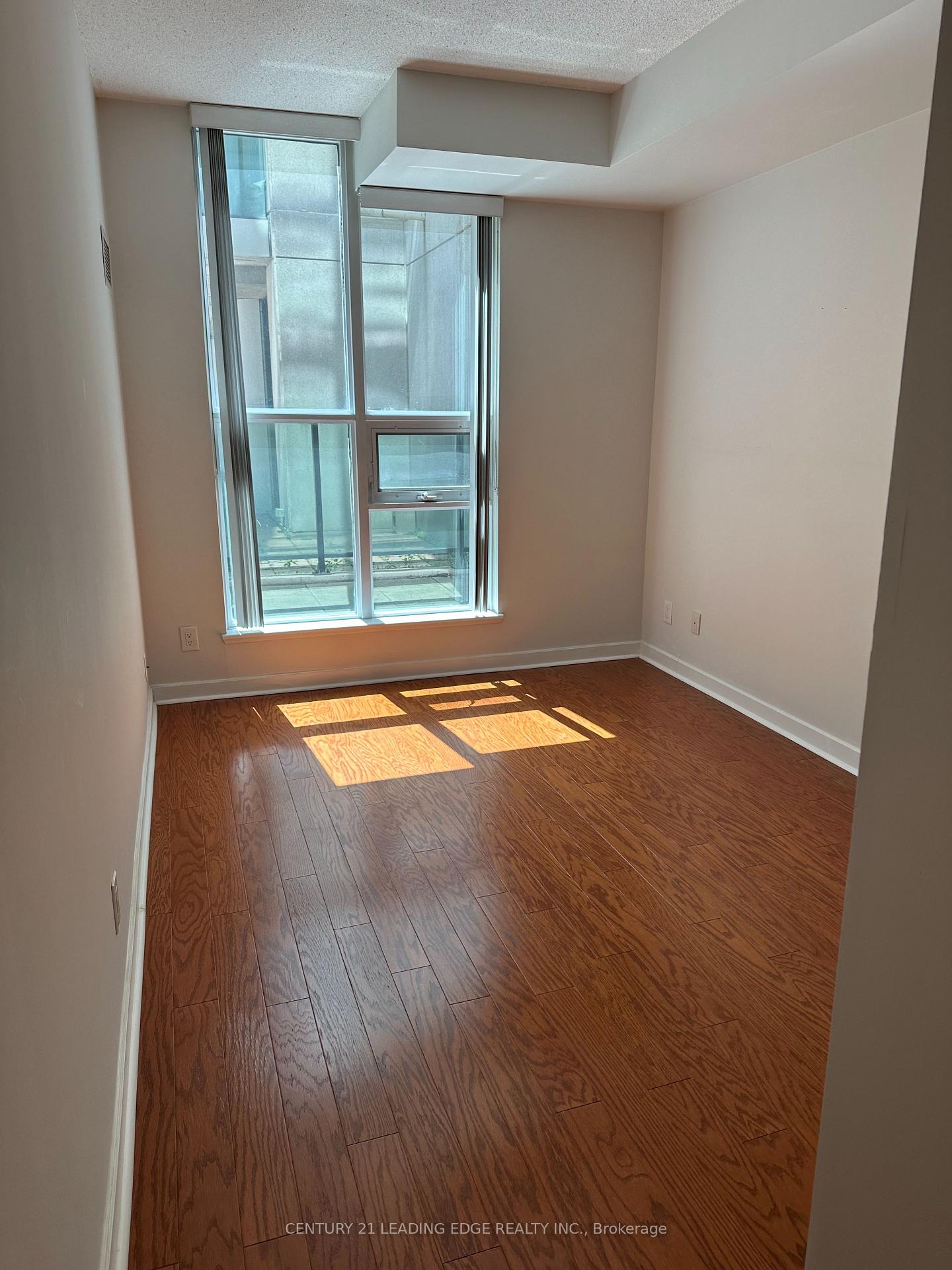 2 Bedrooms Condo at 18 Harbour, Toronto For sale