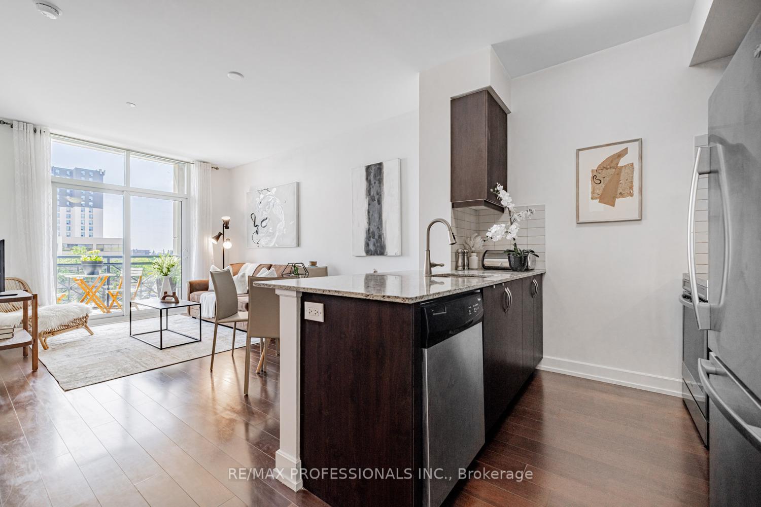 2 Bedrooms Condo at 6 Eva, Toronto For sale
