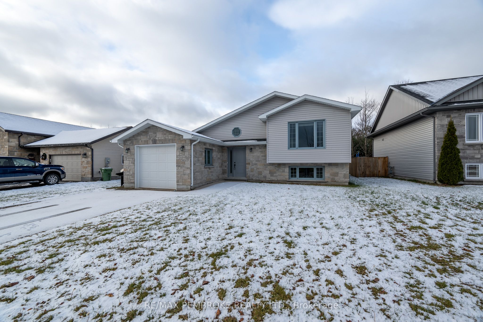 505 Gardner Crescent, Petawawa, ON K8H 0C4