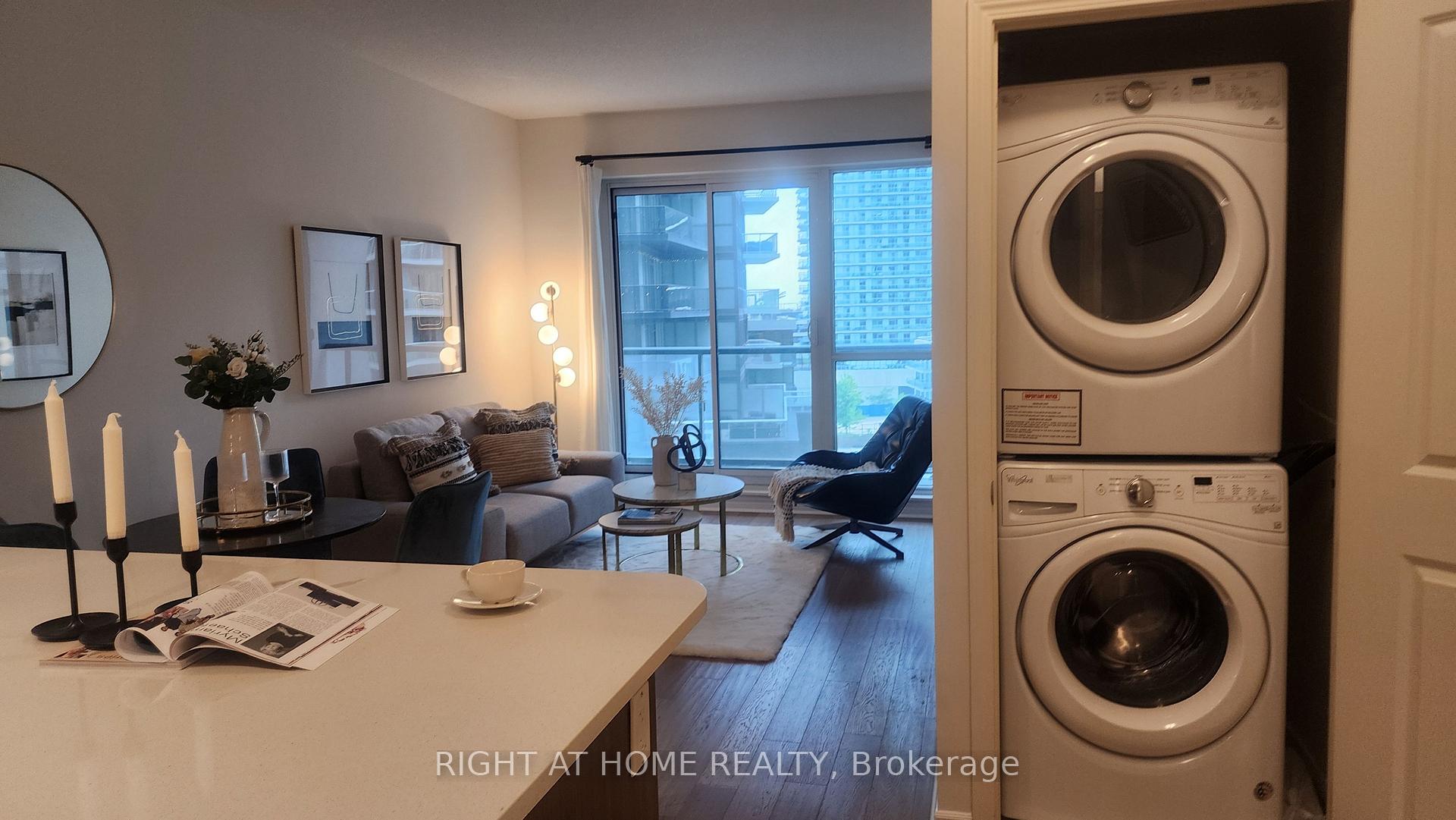 2 Bedrooms Condo at 39 Annie Craig, Toronto For sale