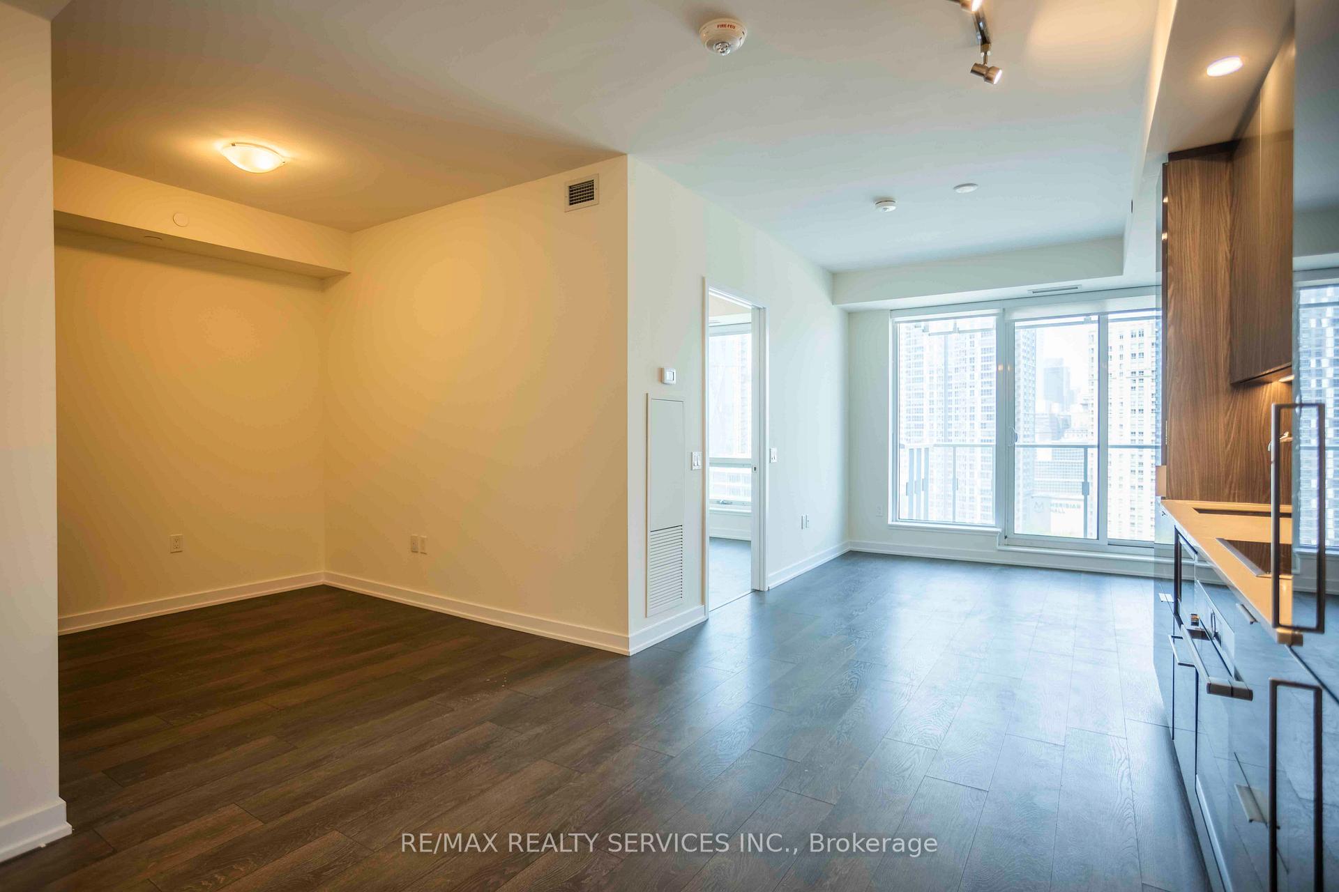 2 Bedrooms Condo at 28 Freeland, Toronto For sale