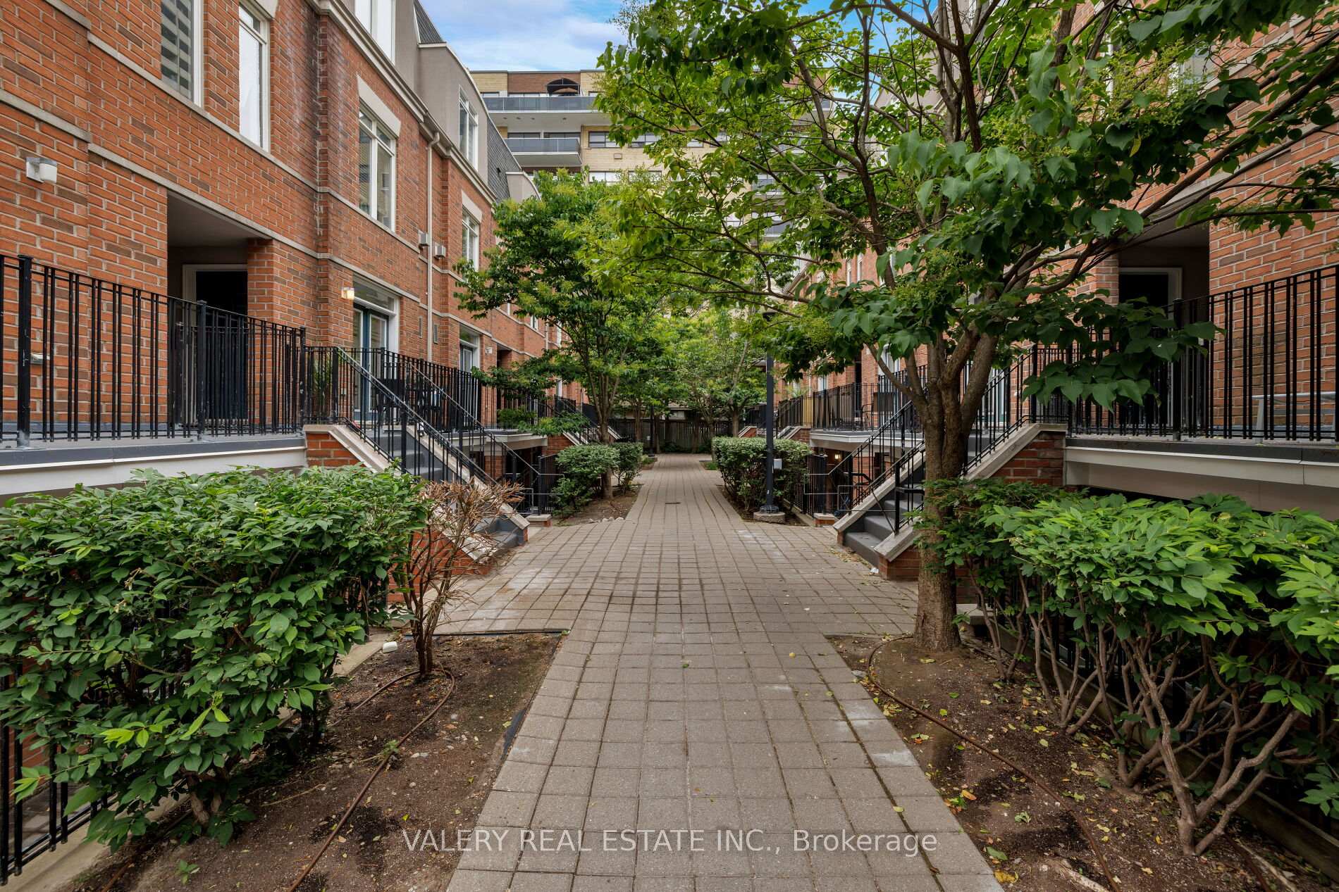 2 Bedrooms Condo at 415 Jarvis, Toronto For sale
