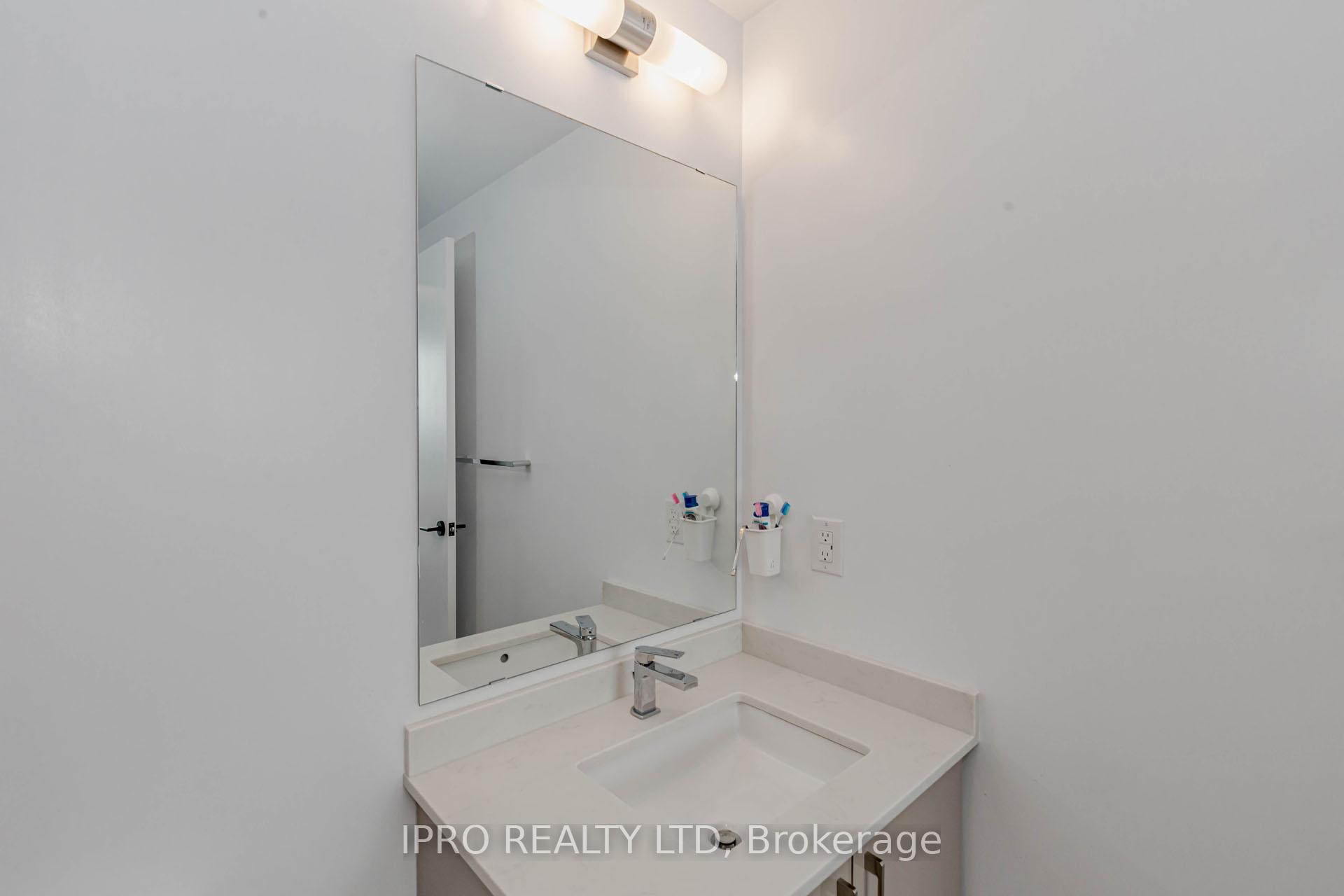 2 Bedrooms Condo at 2450 OLD BRONTE, Oakville For sale