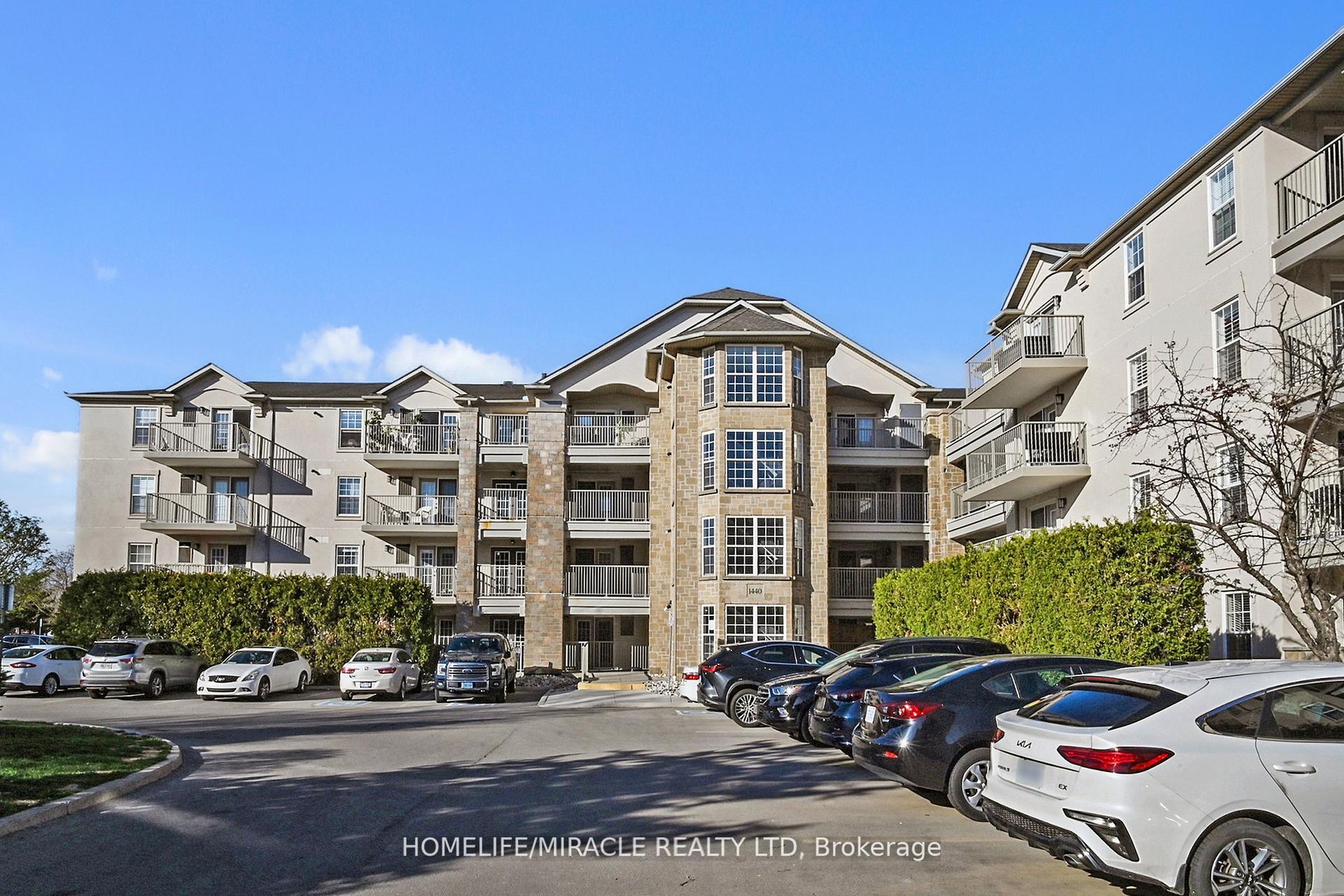 2 Bedrooms Condo at 1440 Bishops, Oakville For sale