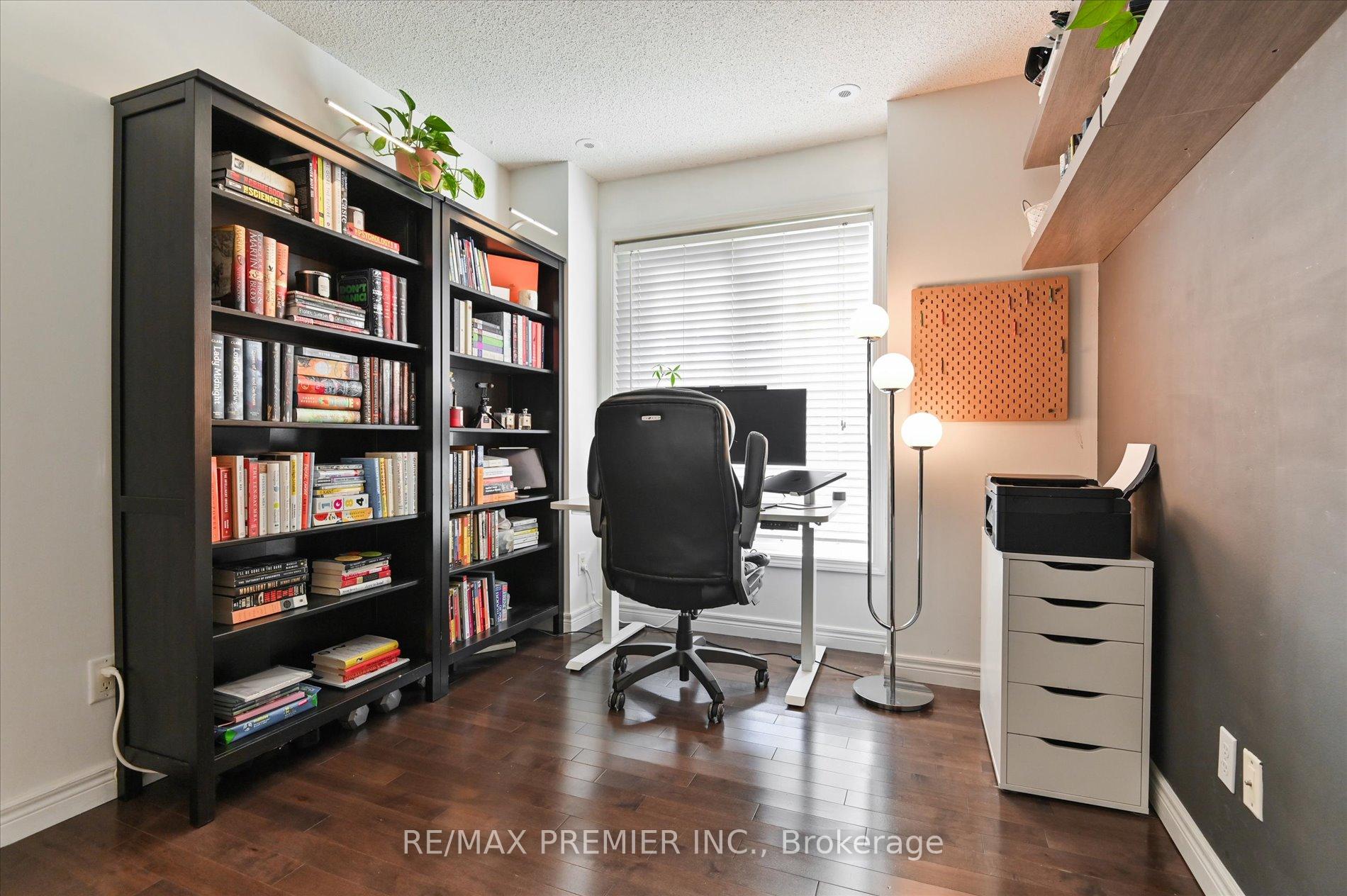 3 Bedrooms Condo at 3 Everson, Toronto For sale