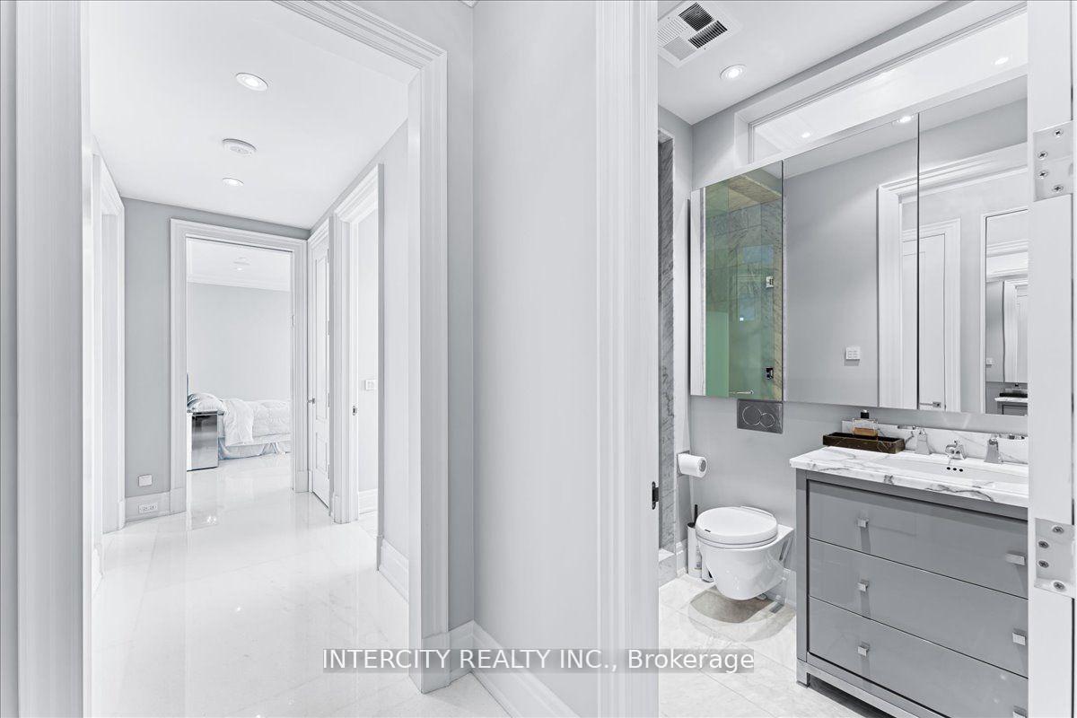 3 Bedrooms Condo at 50 Yorkville, Toronto For sale
