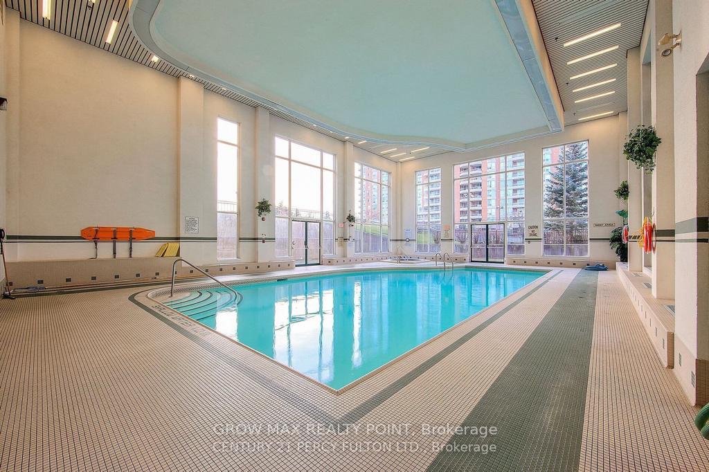 2 Bedrooms Condo at 410 Mclevin,  Toronto For sale