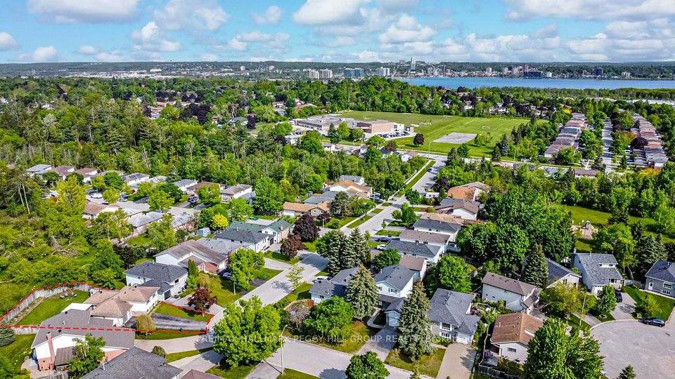 40 McConkey Place, Barrie, ON L4N 6H1