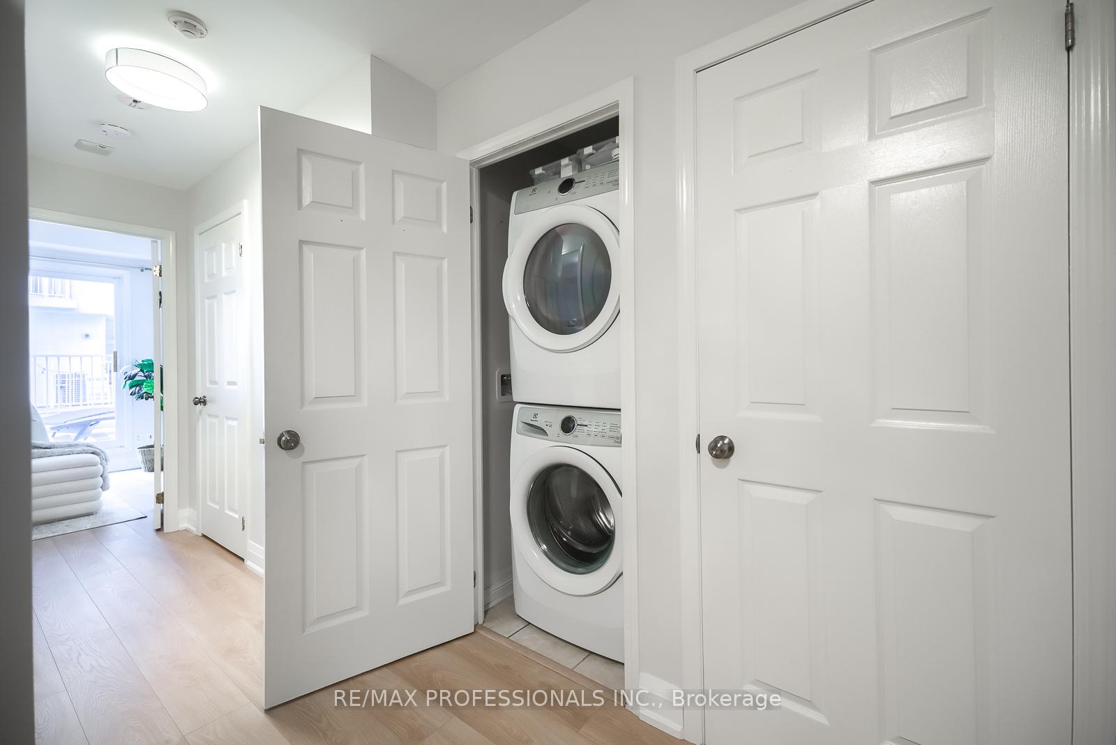2 Bedrooms Condo at 36 Stadium, Toronto For sale