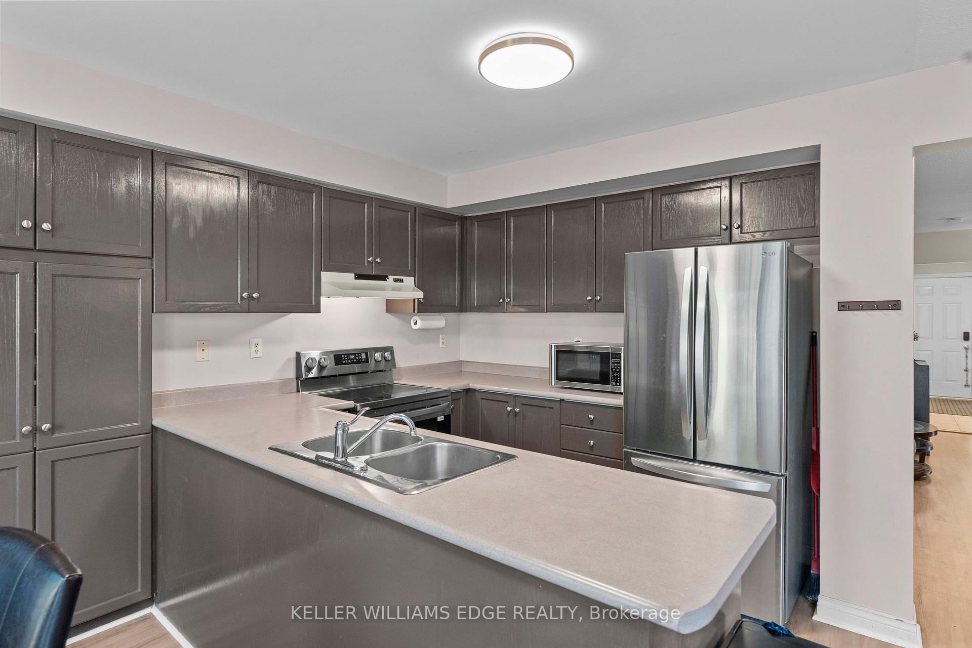 3 Bedrooms Condo at 320 Hamilton, Hamilton For sale