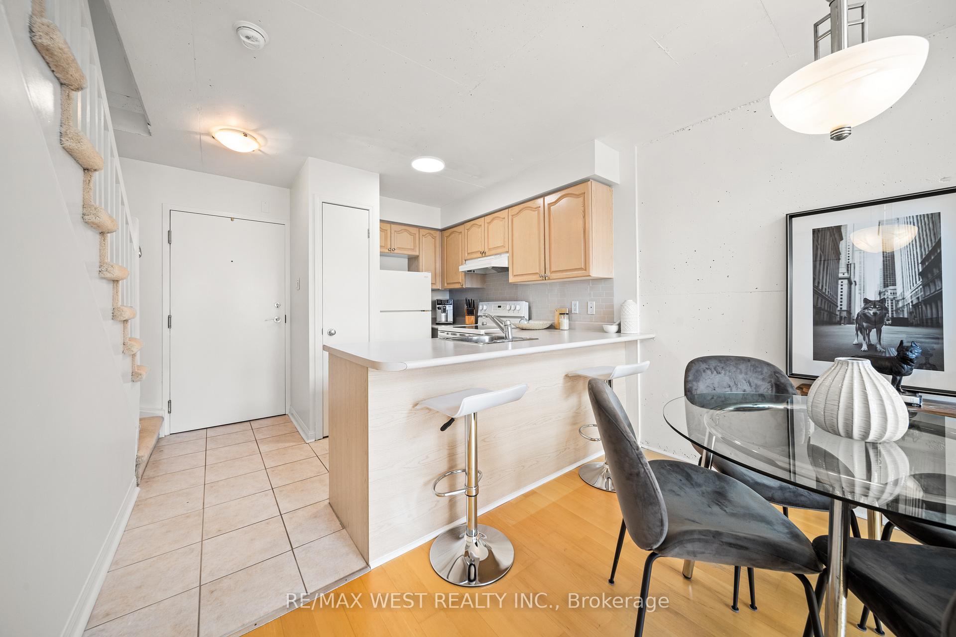 2 Bedrooms Condo at 954 King, Toronto For sale