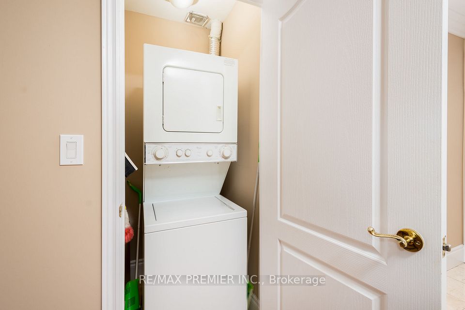 https://trreb-image.ampre.ca/Av2RwztI-RXfRKdhxzo1Cd9VIfKWv7JFfWqNzMsPETo/rs:fit:960:960/wm:.5:so:0:50:.4/wmsh:10/wmt:PHNwYW4gZm9yZWdyb3VuZD0nd2hpdGUnIGZvbnQ9JzY4Jz5SRS9NQVggUFJFTUlFUiBJTkMuLCBCcm9rZXJhZ2U8L3NwYW4-/L3RycmViL2xpc3RpbmdzLzQwLzg2LzI0LzM3L3AvMWQ1OWZmZGMtZTk3YS00OTg5LTk5MjUtNTczMTU4MzYxMjA3LmpwZw.jpg