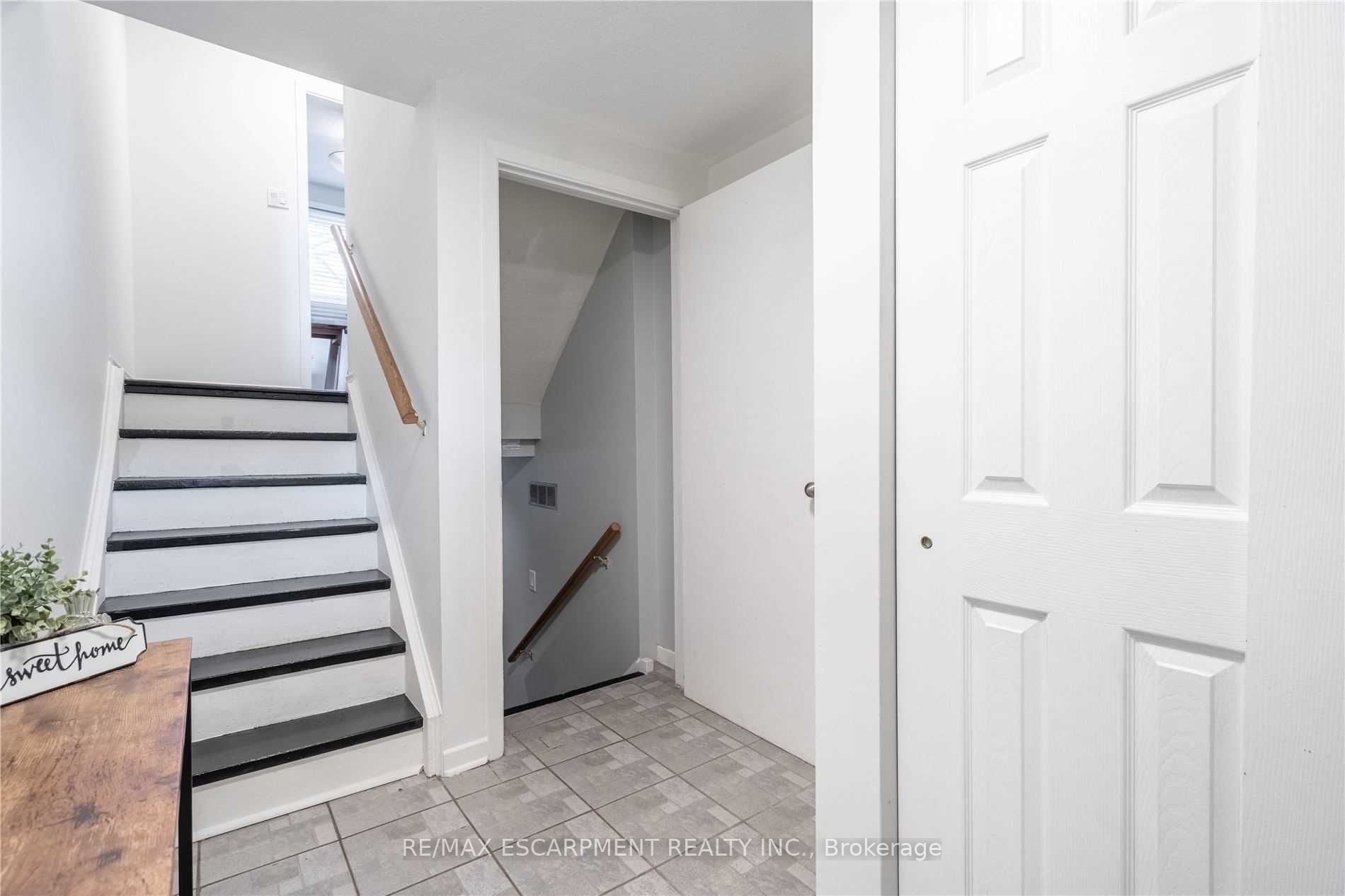 3 Bedrooms Condo at 500 Stone Church,  Hamilton For sale