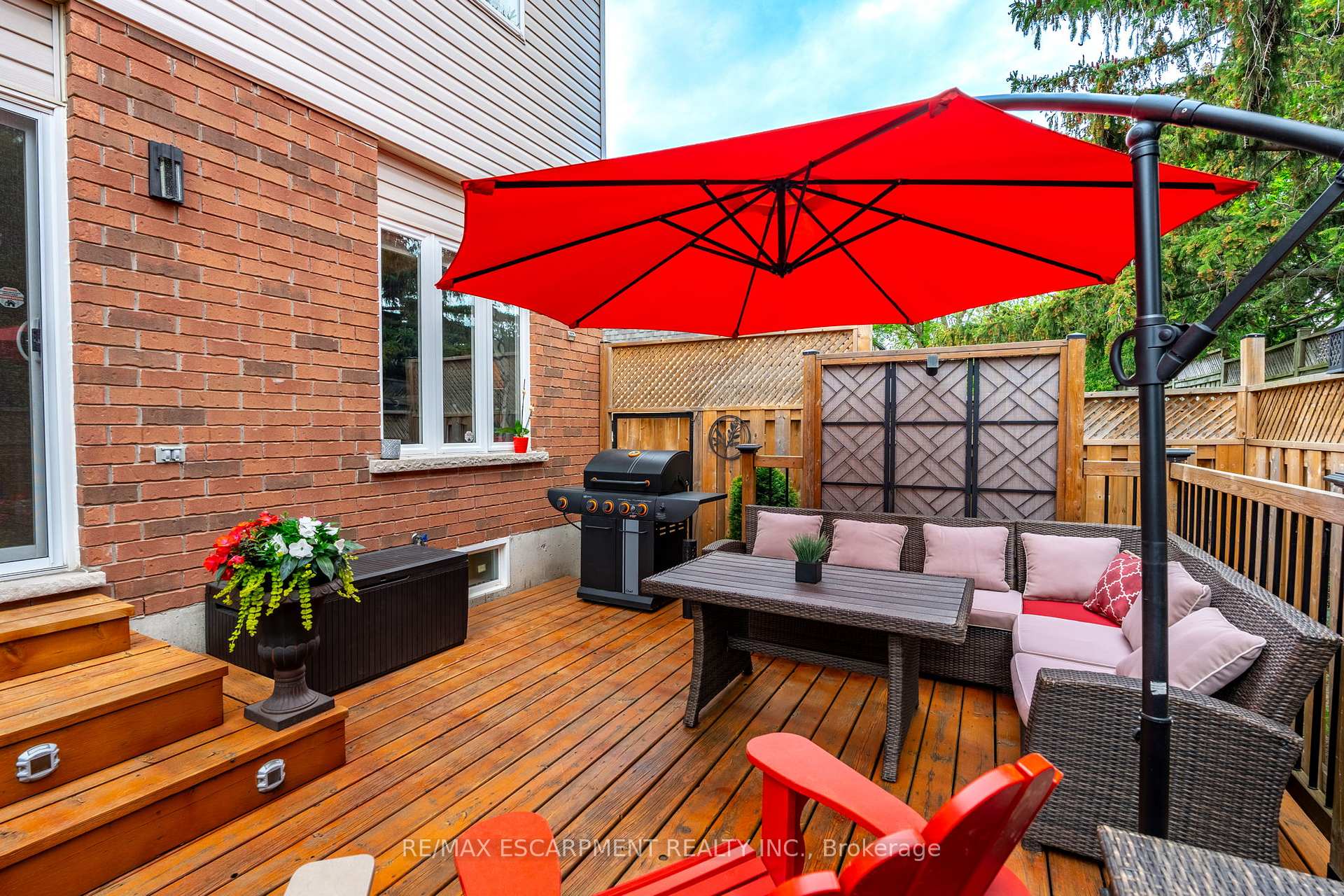 3 Bedrooms Condo at 1461 Upper Gage, Hamilton For sale