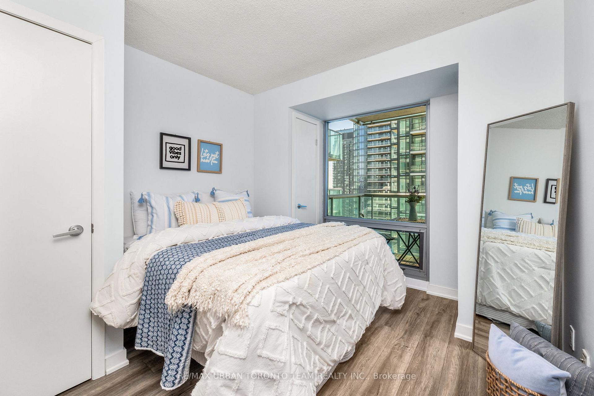 3 Bedrooms Condo at 81 Navy Wharf,  Toronto For sale