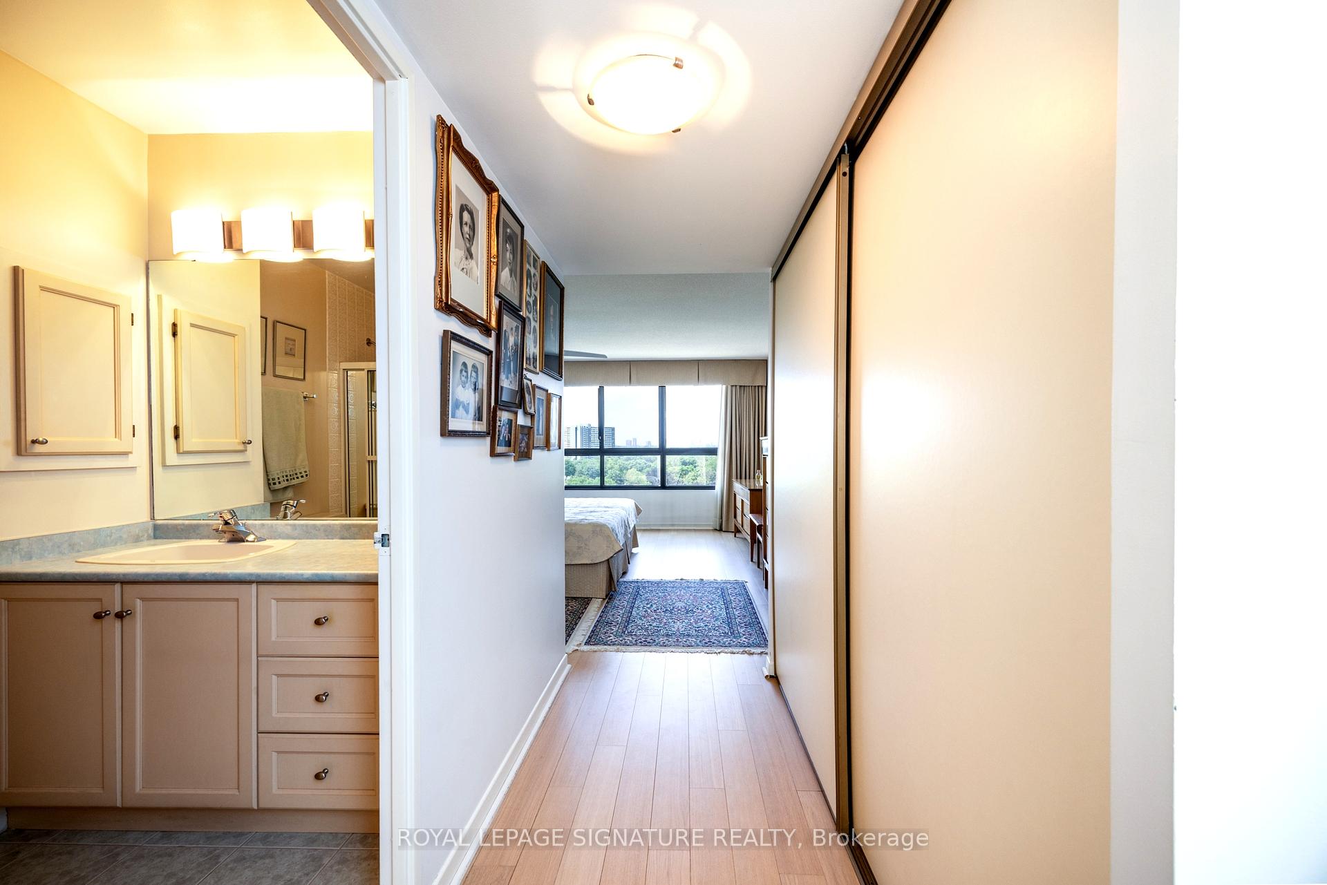 3 Bedrooms Condo at 1300 Bloor, Mississauga For sale