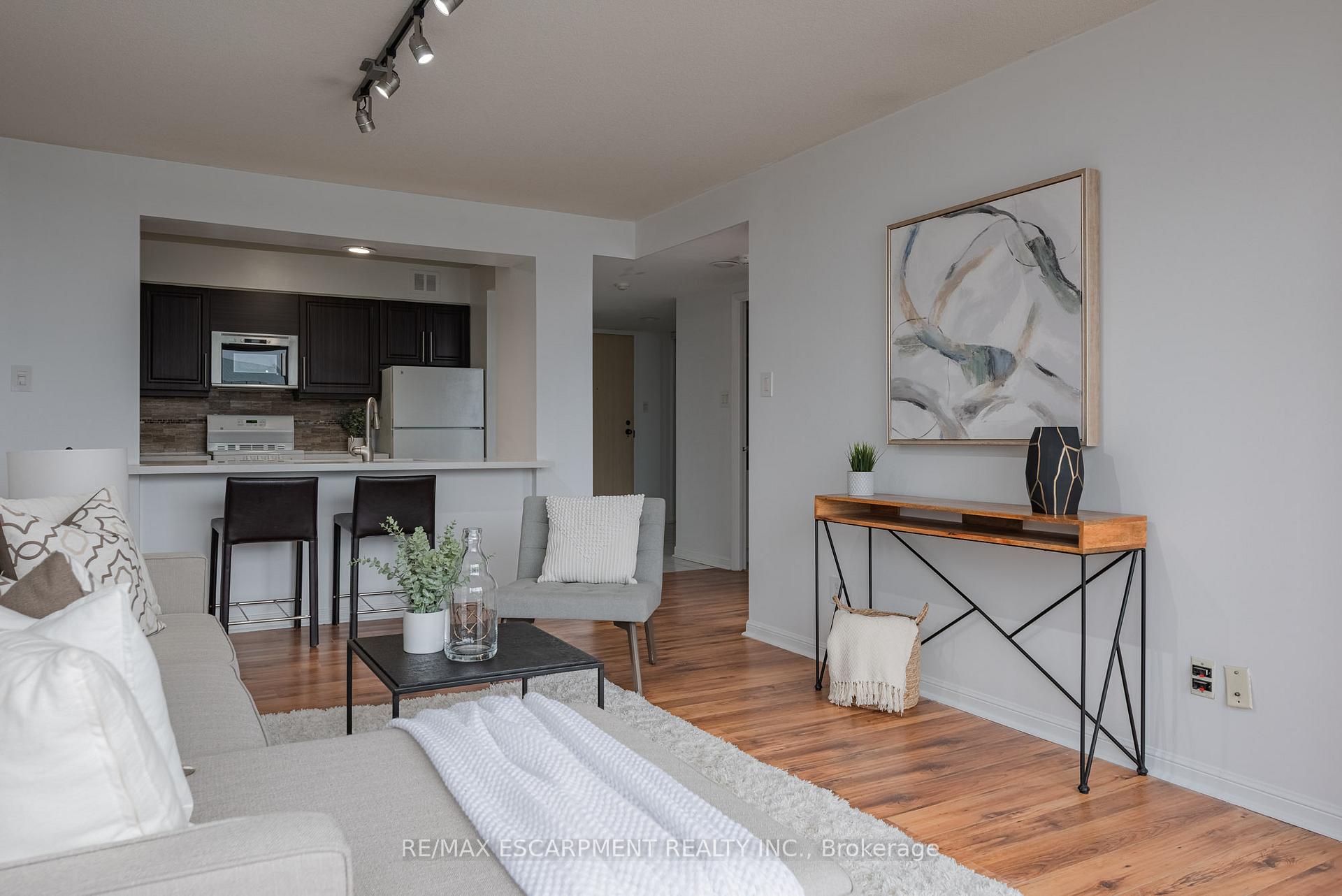1 Bedroom Condo at 50 Eglinton, Mississauga For sale