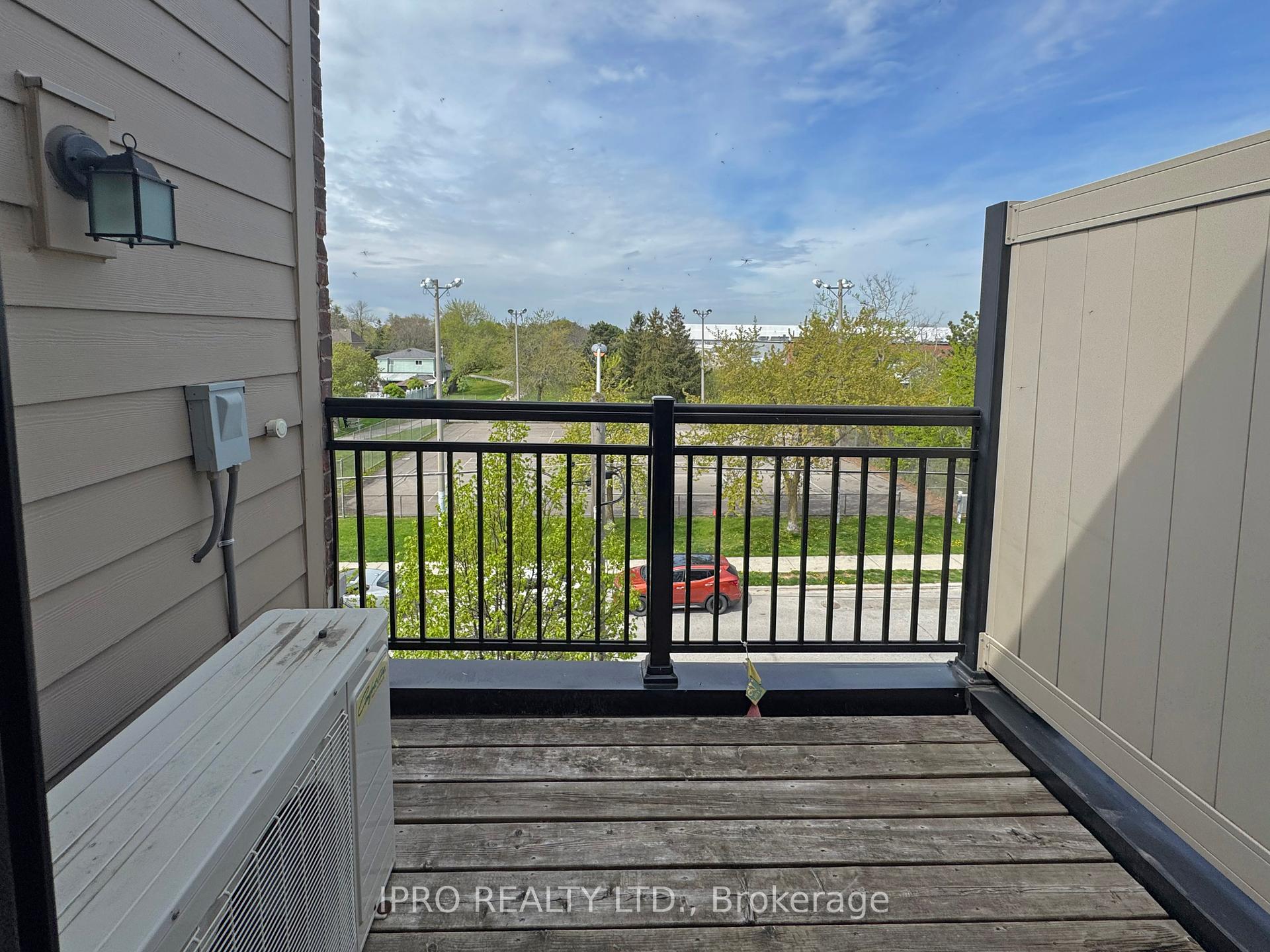 2 Bedrooms Condo at 50 Carnation, Toronto For sale