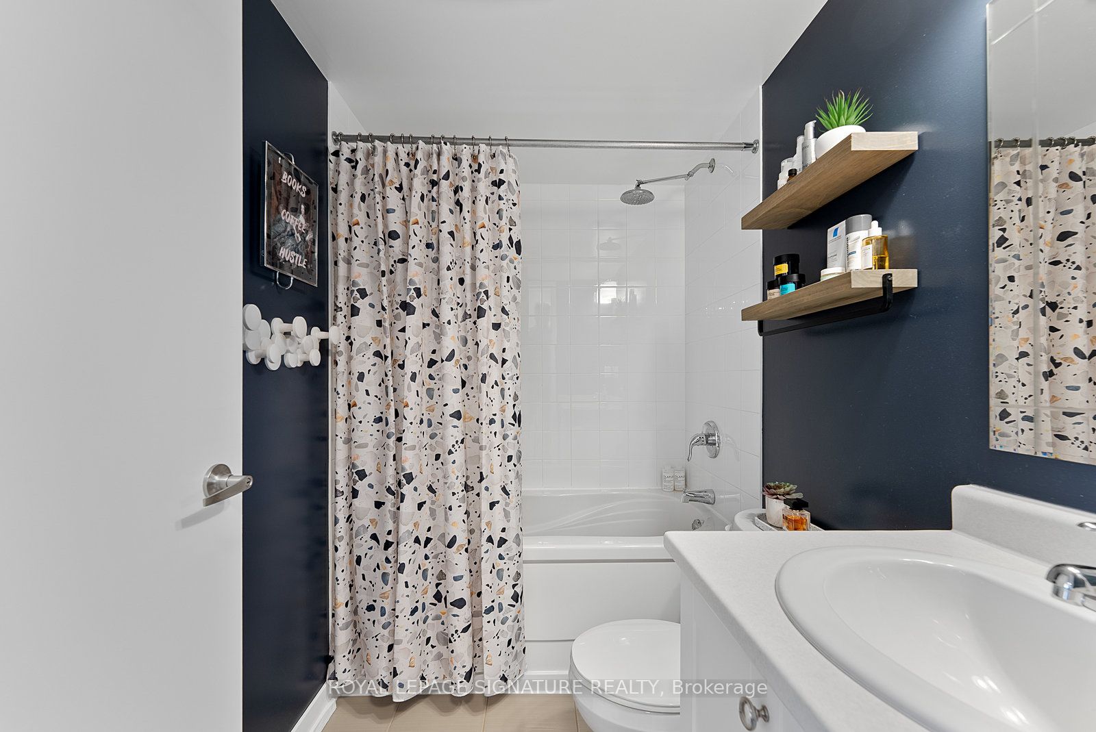 816 Lansdowne Avenue, #410