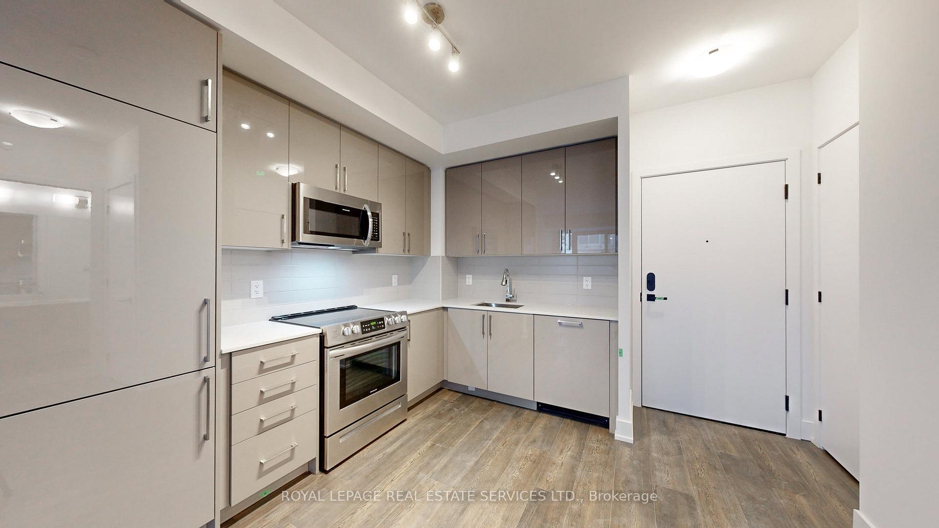 2 Bedrooms Condo at 2450 Old Bronte, Oakville For sale