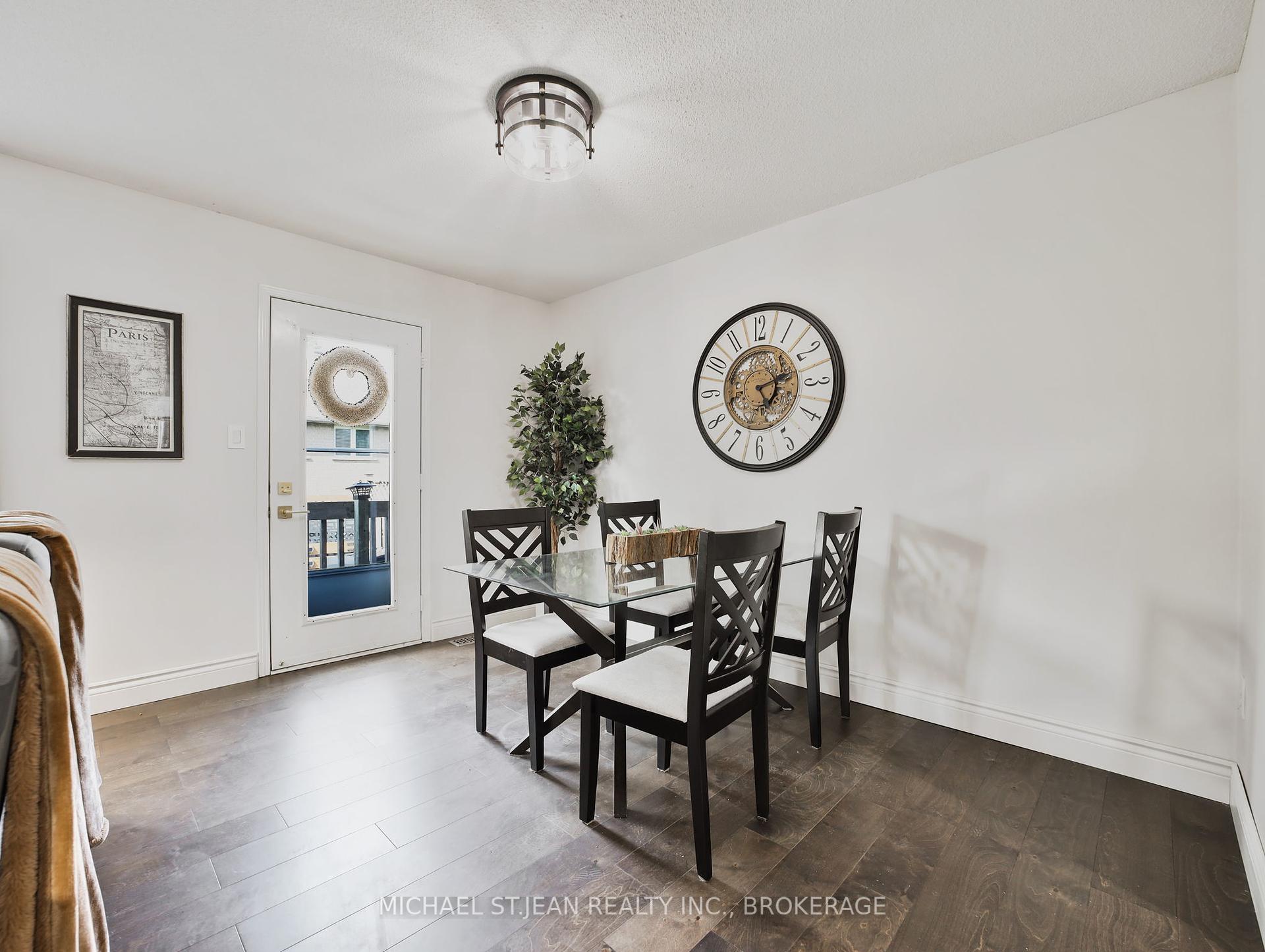 3 Bedrooms Condo at 1889 Upper Wentworth, Hamilton For sale