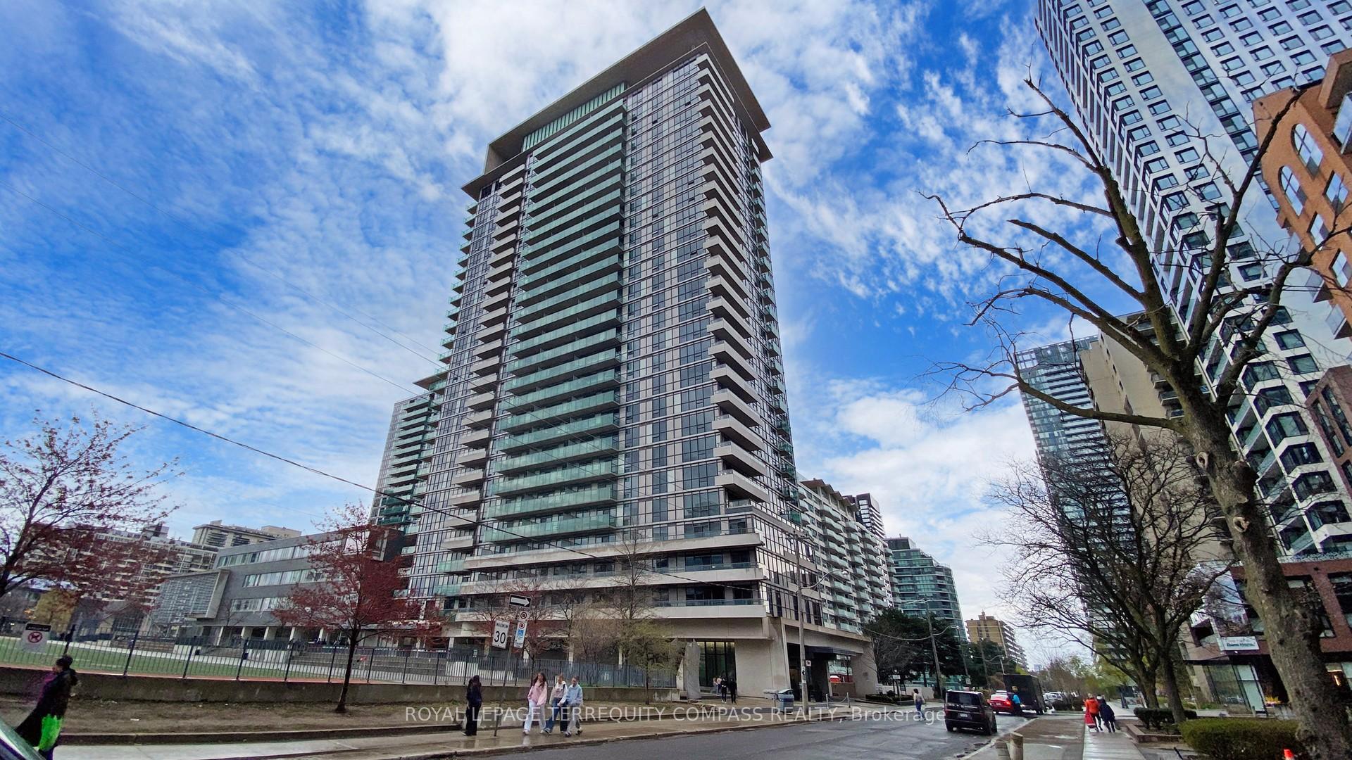 2 Bedrooms Condo at 70 Roehampton,  Toronto For sale