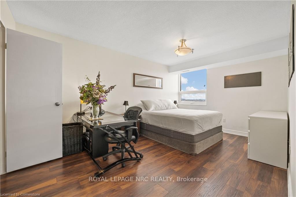 2 Bedrooms Condo at 500 GREEN,  Hamilton For sale