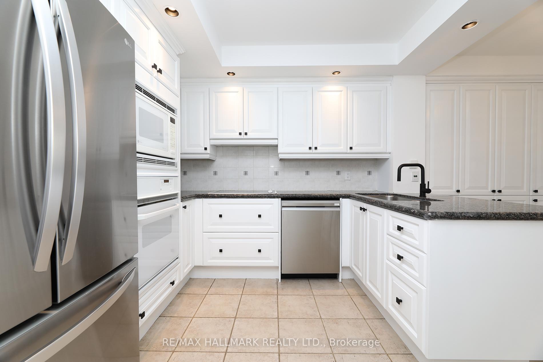 2 Bedrooms Condo at 2727 Yonge, Toronto For sale