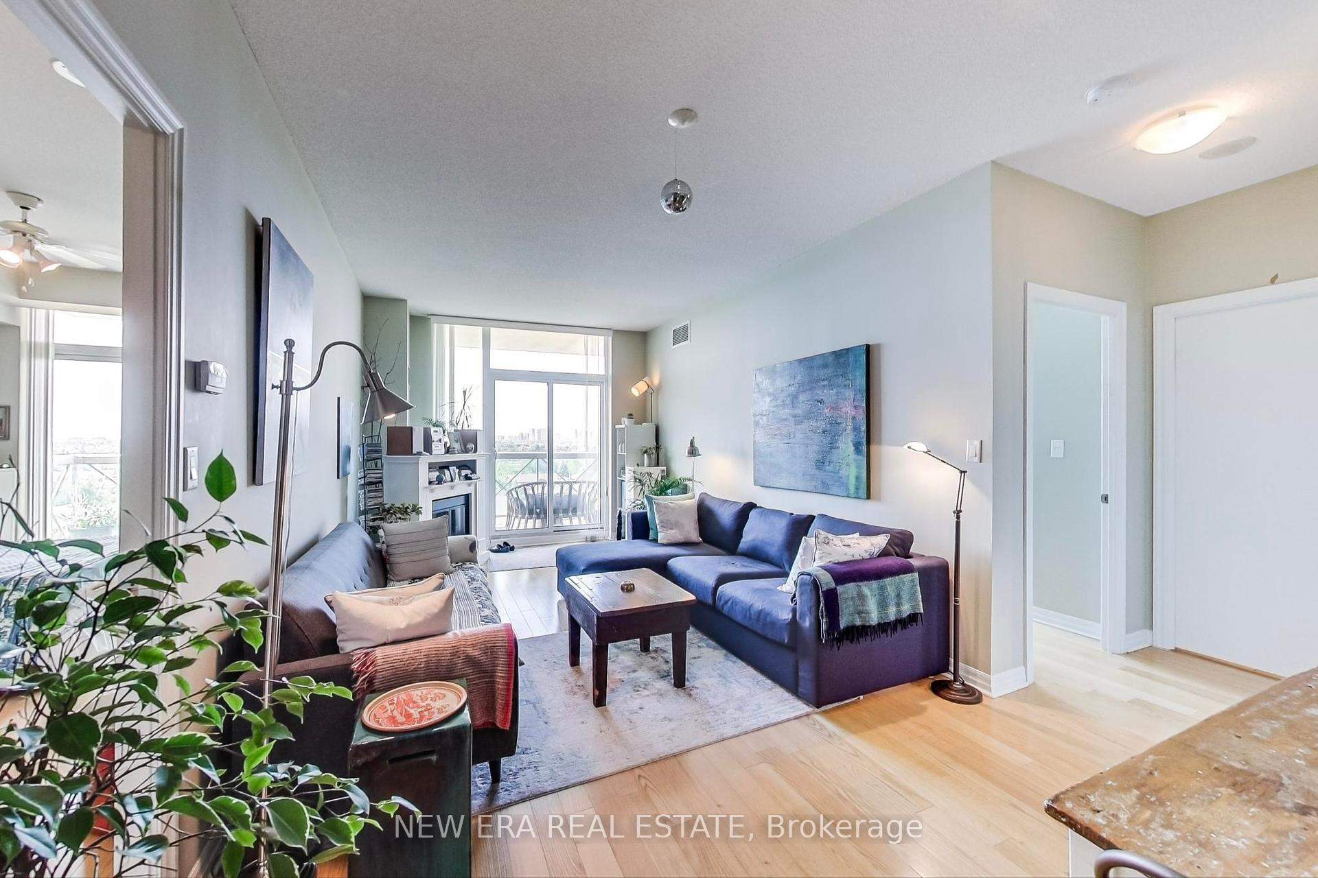 3 Bedrooms Condo at 1359 Rathburn, Mississauga For sale