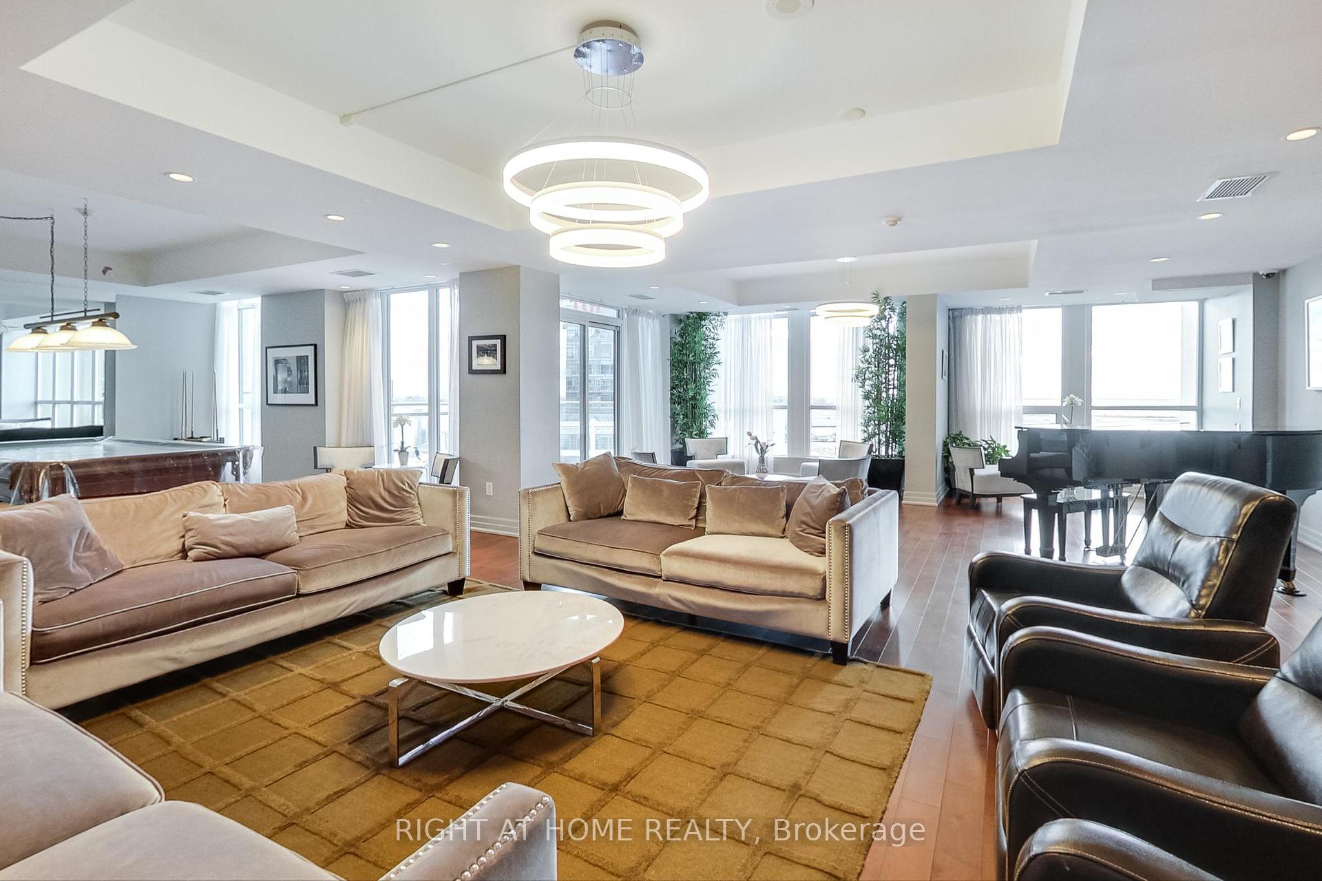 2 Bedrooms Condo at 628 Fleet, Toronto For sale