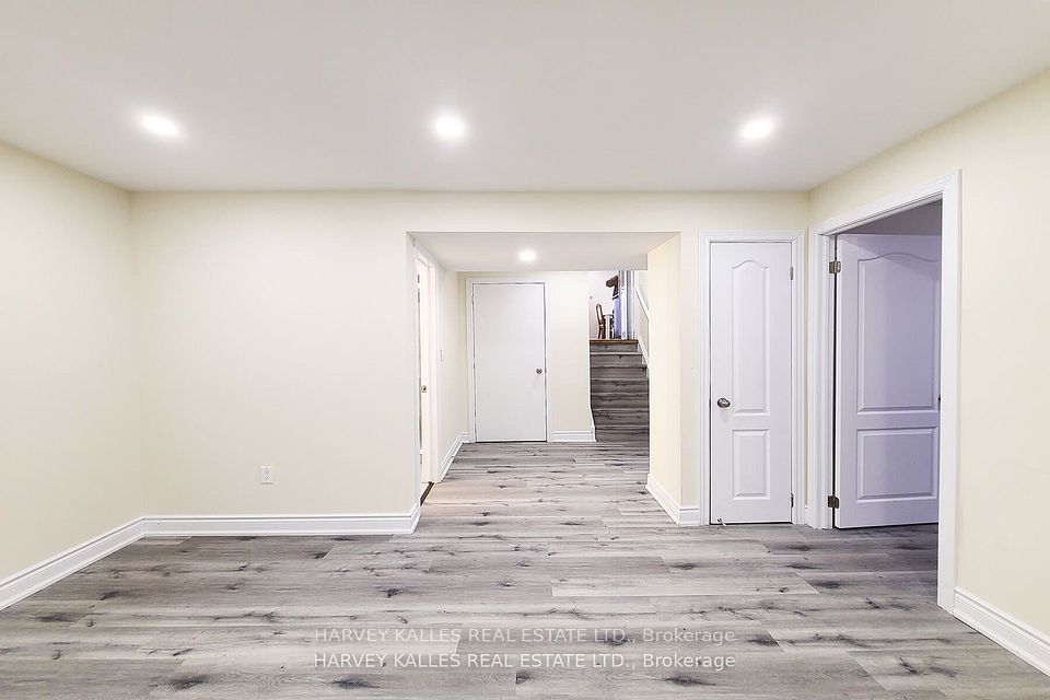 99 Stilecroft Drive Lower
