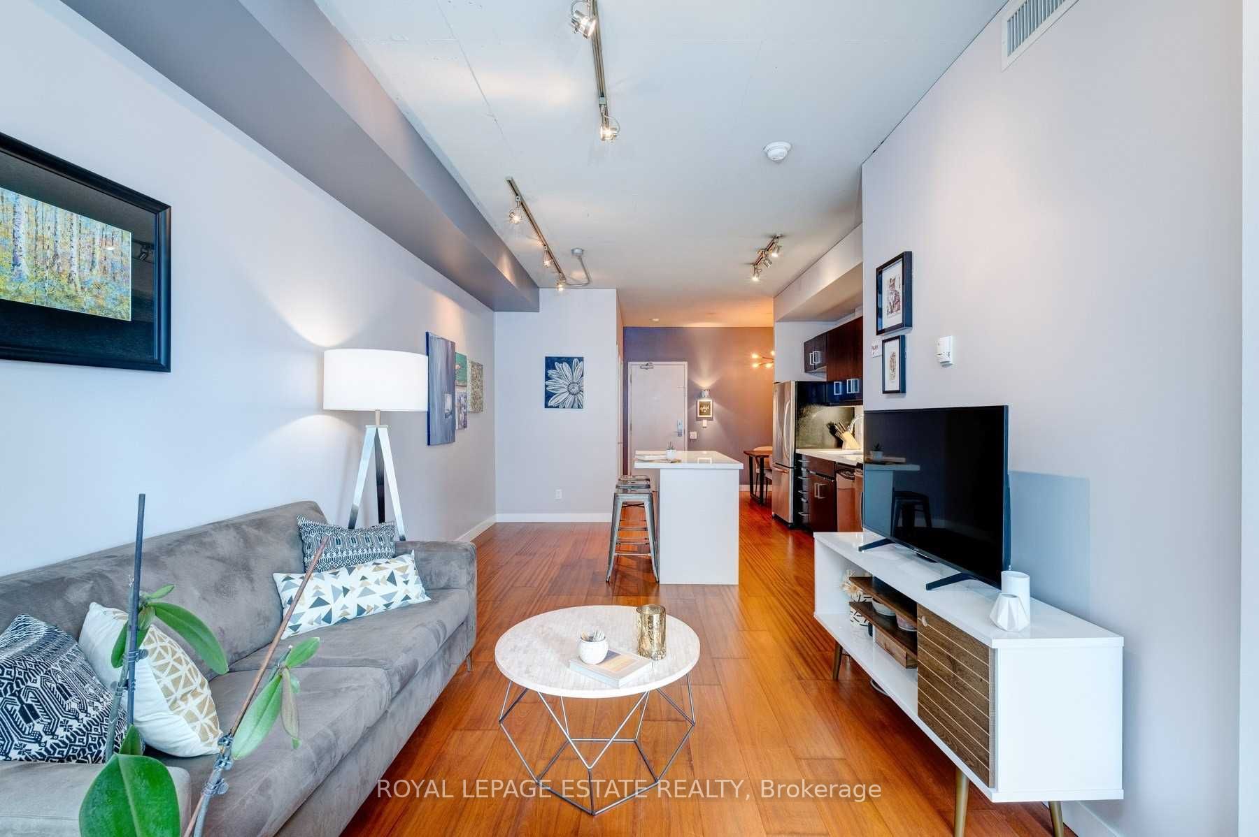 38 Niagara Street, #609
