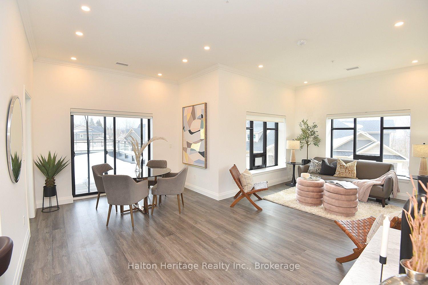 2 Bedrooms Condo at 30 Hamilton,  Hamilton For sale