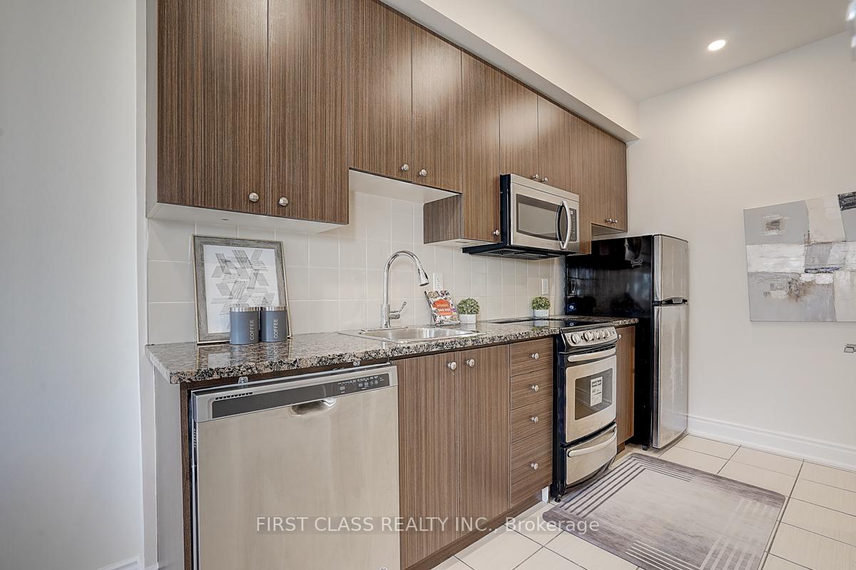 3 Bedrooms Condo at 17 Coneflower,  Toronto For sale
