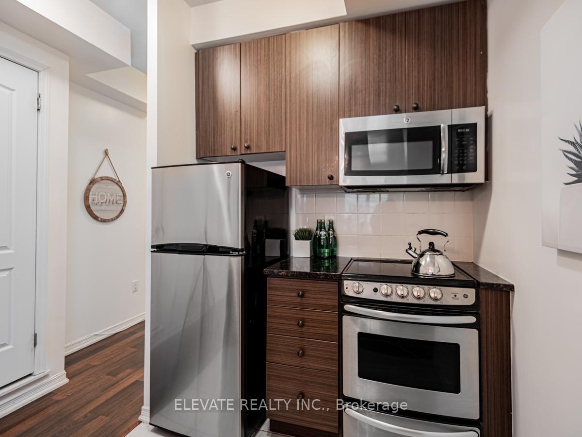2 Bedrooms Condo at 15 Coneflower, Toronto For sale