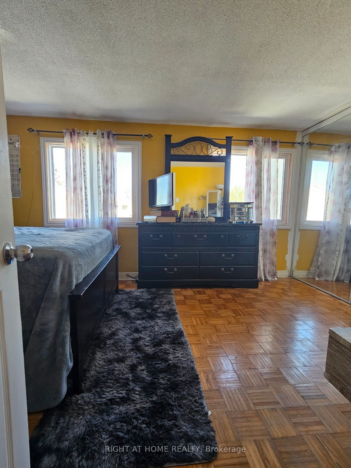 2415 Southvale Crescent, ElmvaleAcresandArea, ON K1B 4J5