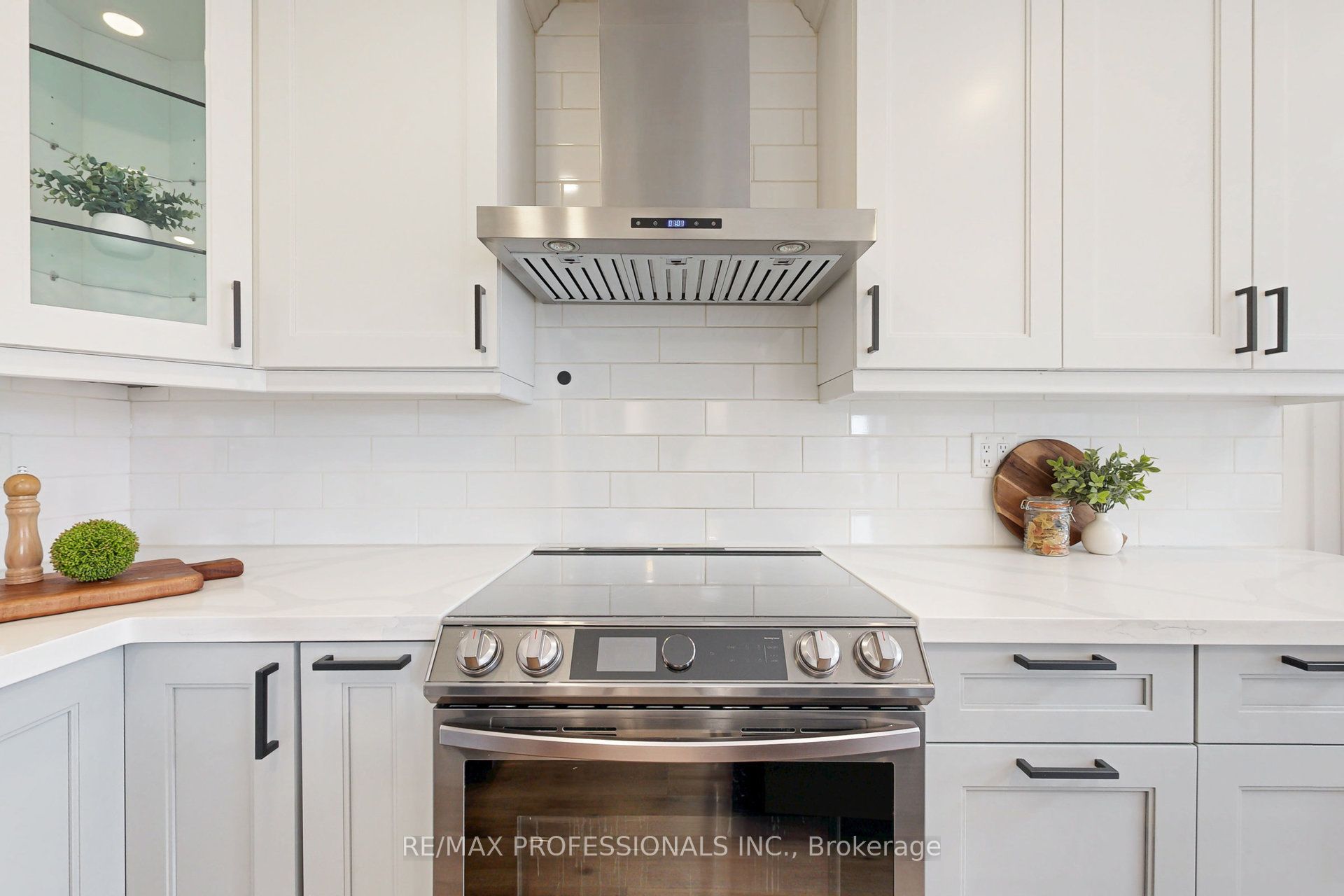 1327 Greenwood Crescent