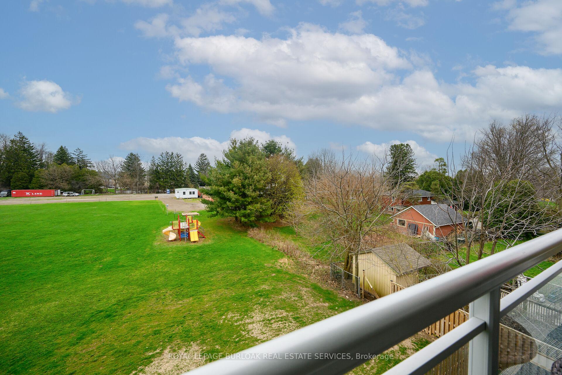 2 Bedrooms Condo at 16 Markle,  Hamilton For sale