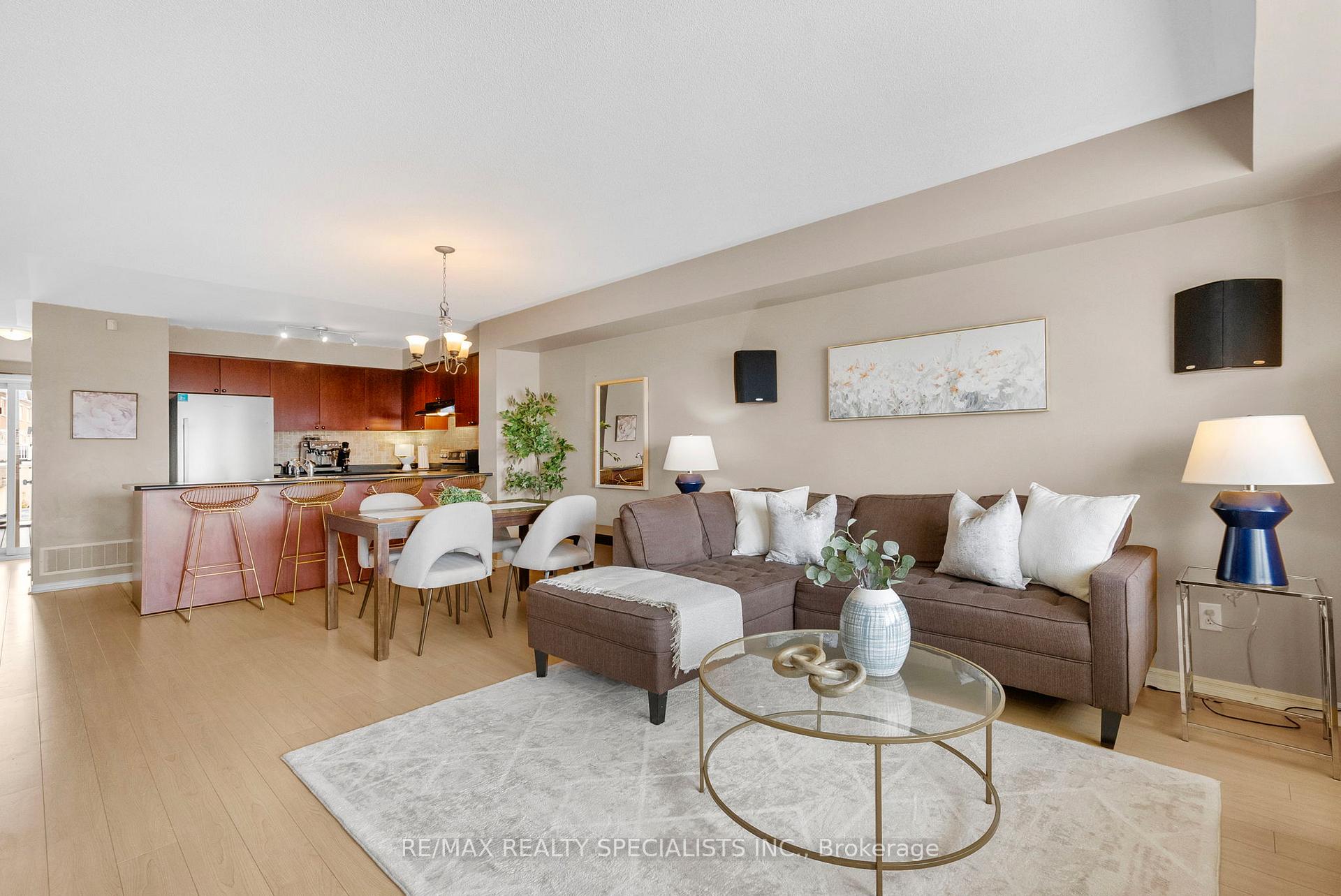 2 Bedrooms Condo at 3985 Eglinton, Mississauga For sale