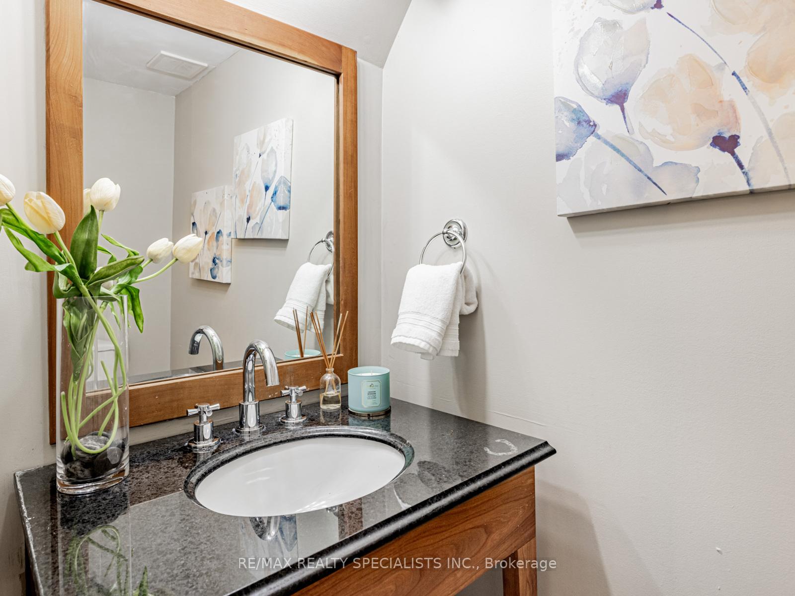 2 Bedrooms Condo at 2055 WALKERS, Burlington For sale