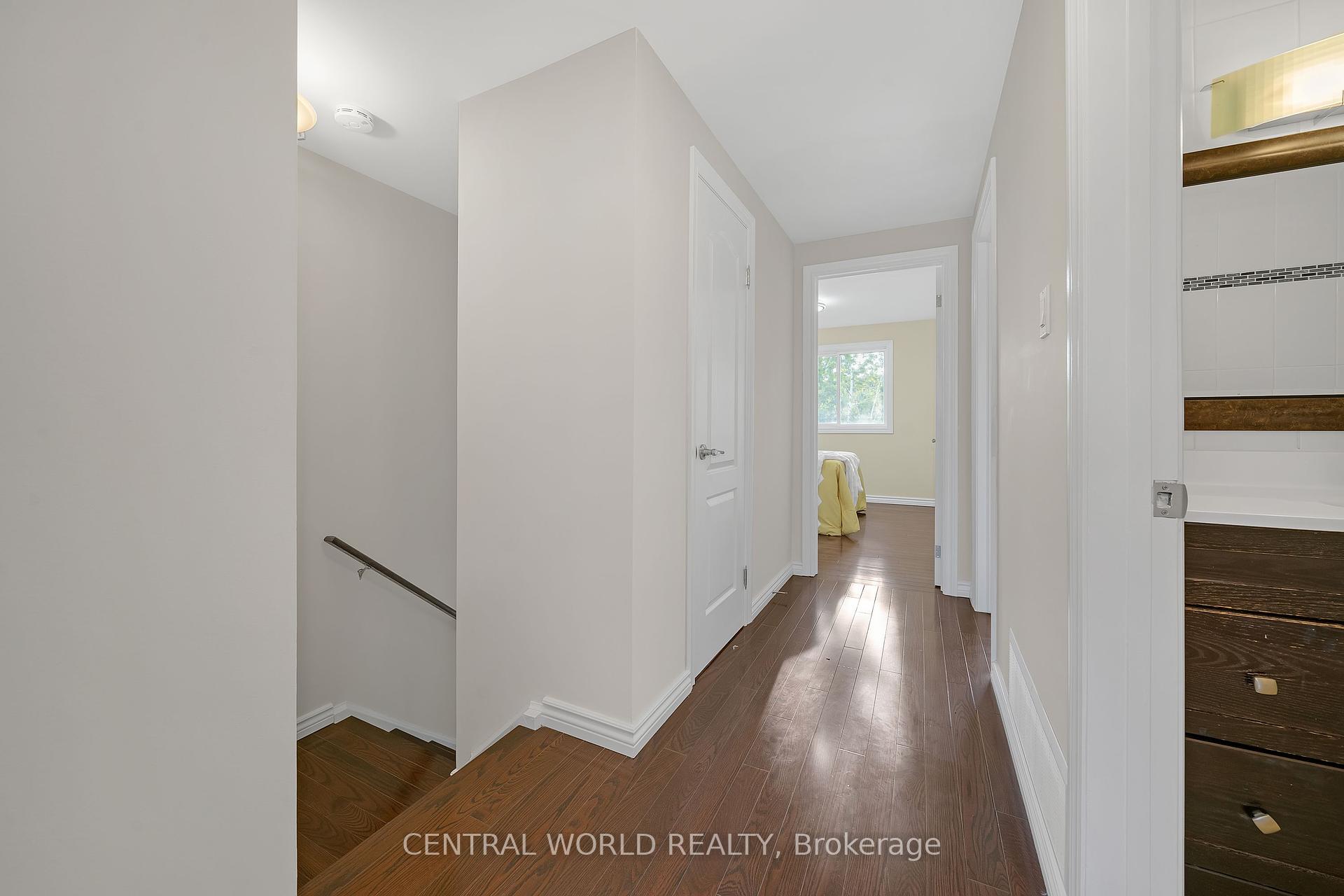 5 Bedrooms Condo at 21 Vega Starway,  Toronto For sale