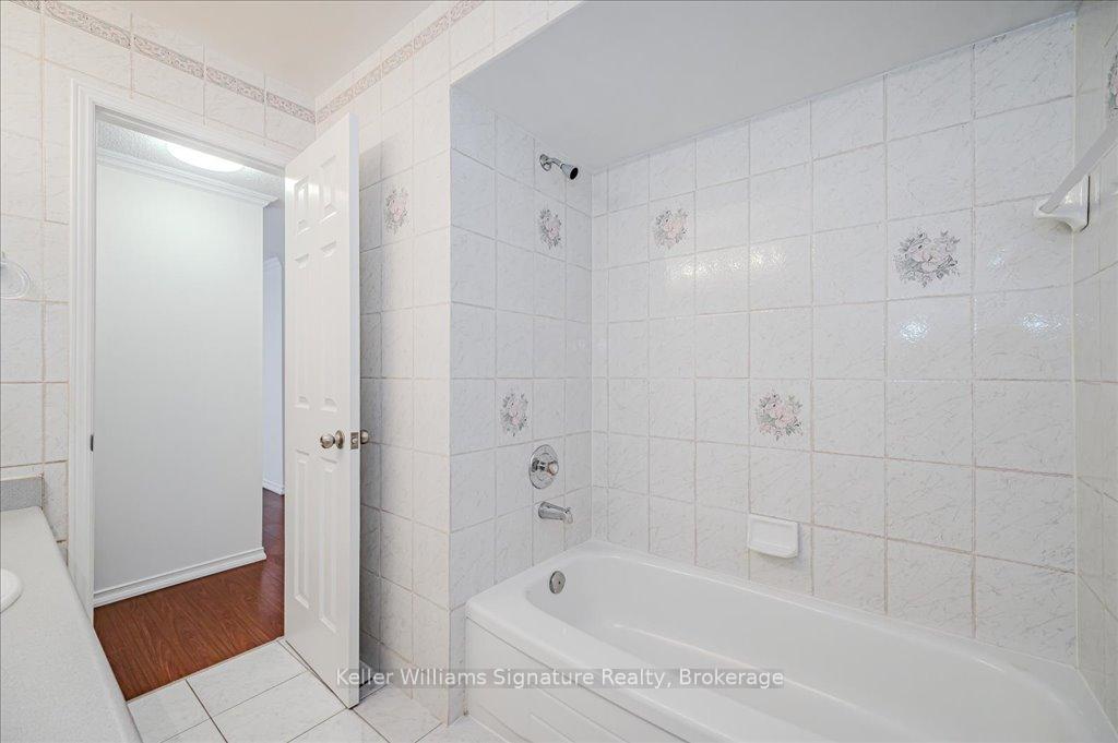 3 Bedrooms Condo at 2055 Walkers,  Burlington For sale
