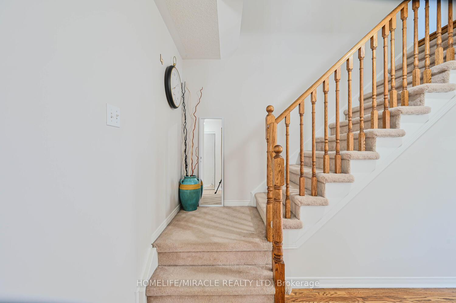 2 Bedrooms Condo at 5255 Guildwood, Mississauga For sale