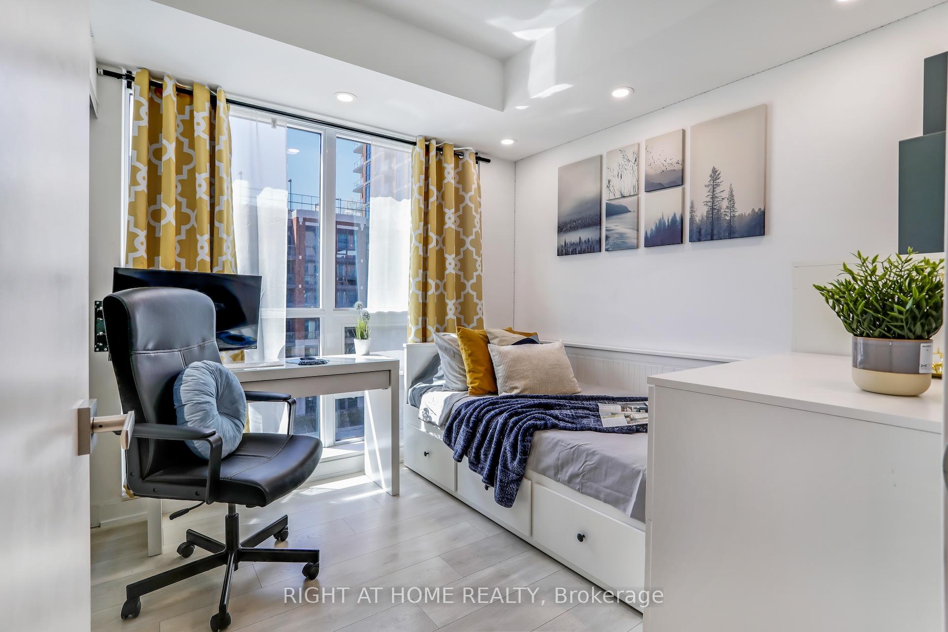4 Bedrooms Condo at 31 Tippett, Toronto For sale