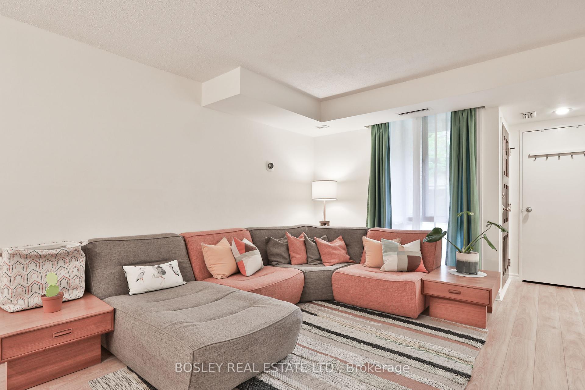 3 Bedrooms Condo at 1250 Mississauga Valley, Mississauga For sale