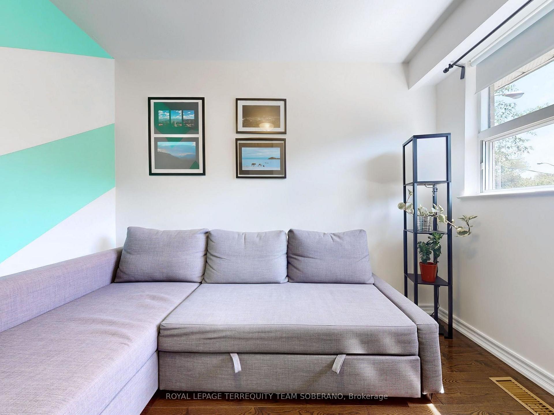 3 Bedrooms Condo at 8 Village Greenway, Toronto For sale