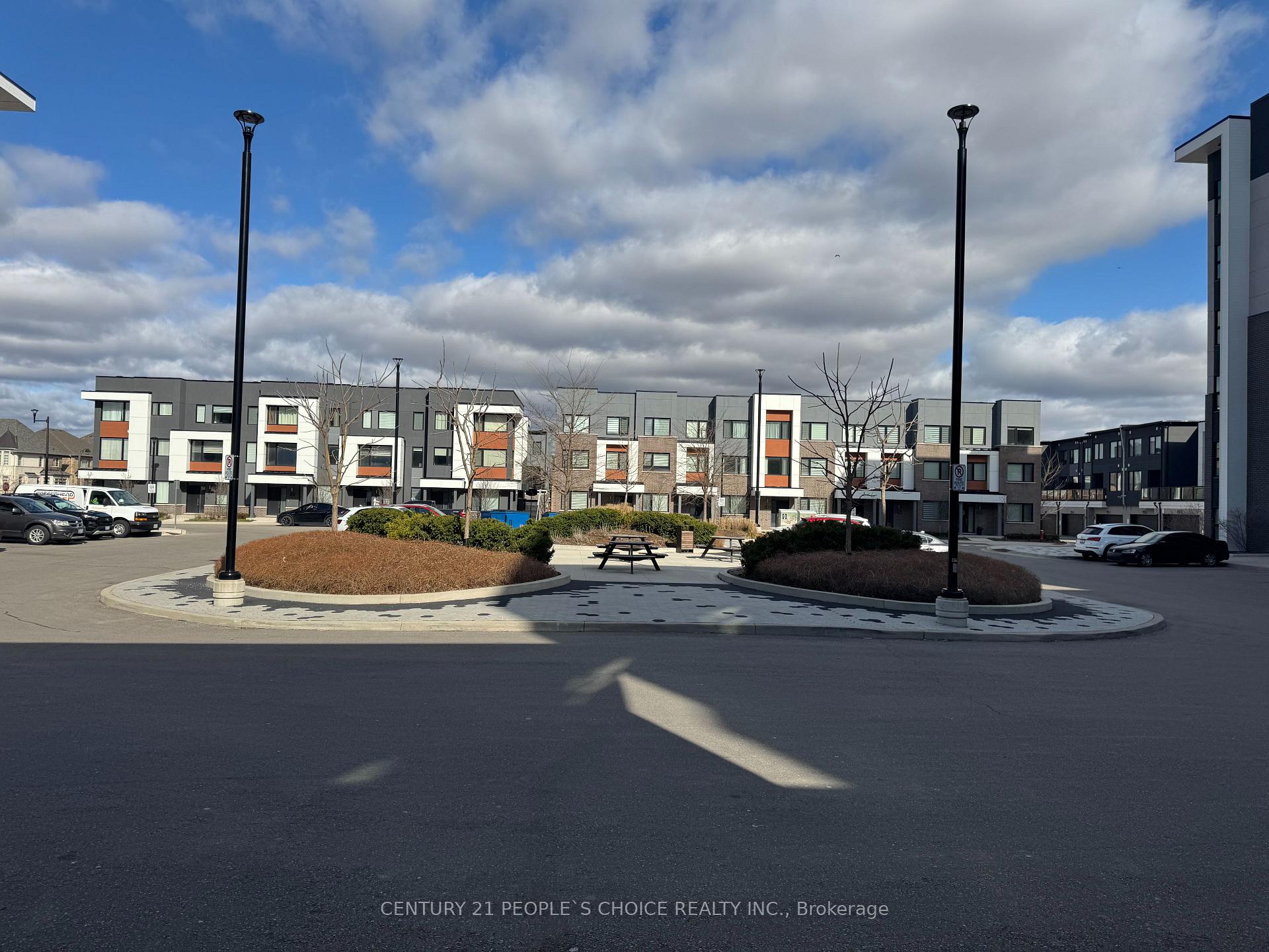 2 Bedrooms Condo at 102 Grovewood Common, Oakville For sale